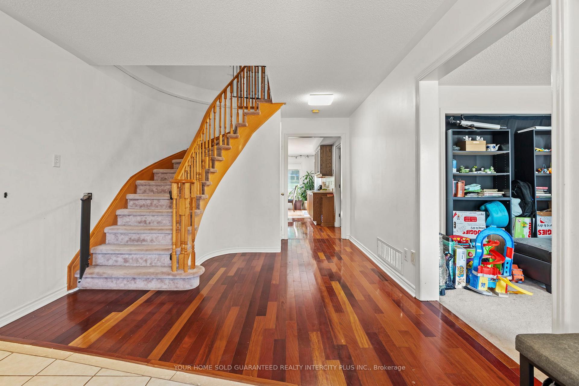 Photo 5 of 31 Grant's Way, Barrie, Ardagh — HOMEH