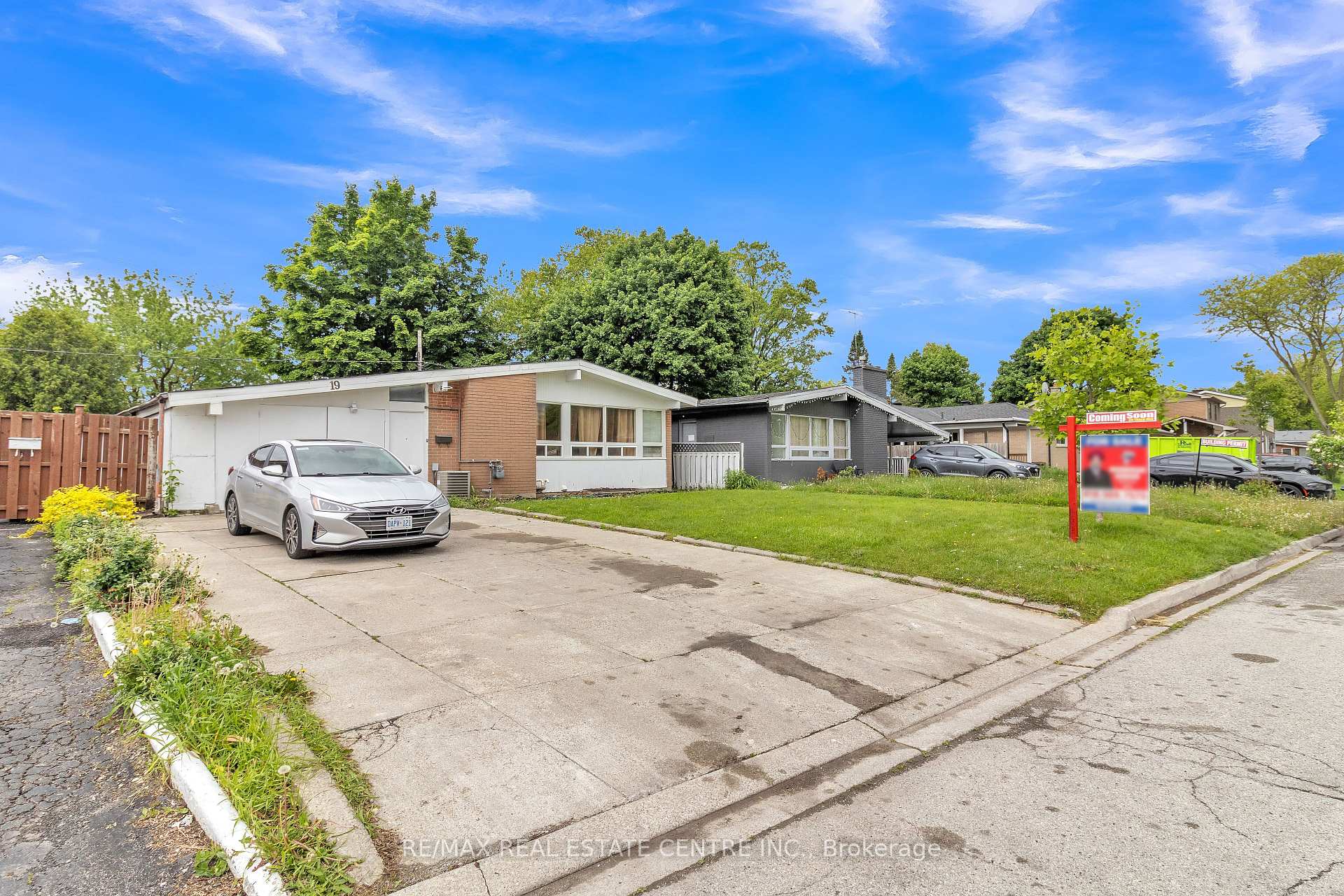 Photo 2 of 19 Langwith Court, Brampton, Brampton South — HOMEH