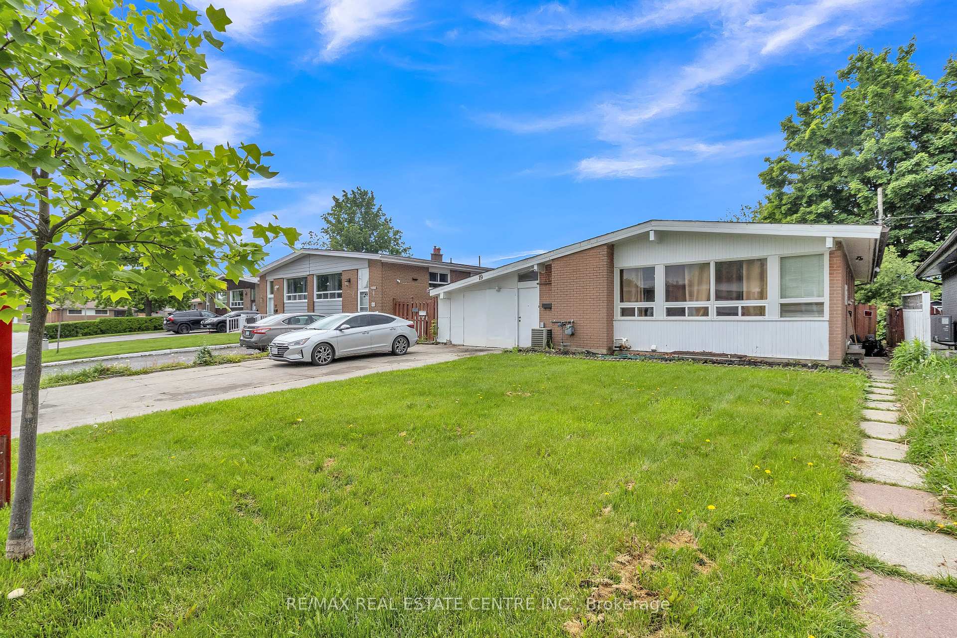 Photo 5 of 19 Langwith Court, Brampton, Brampton South — HOMEH