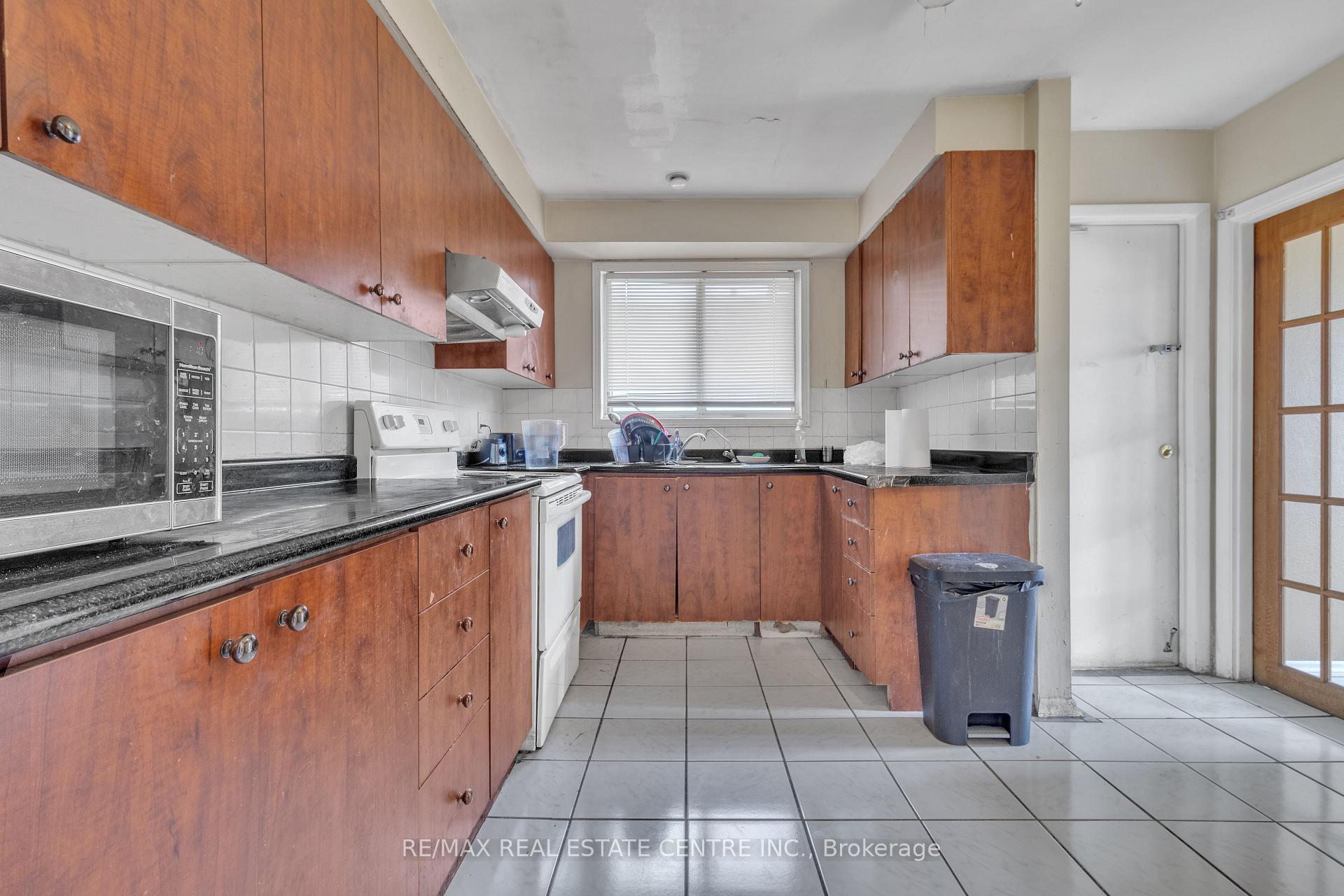 Photo 4 of 19 Langwith Court, Brampton, Brampton South — HOMEH