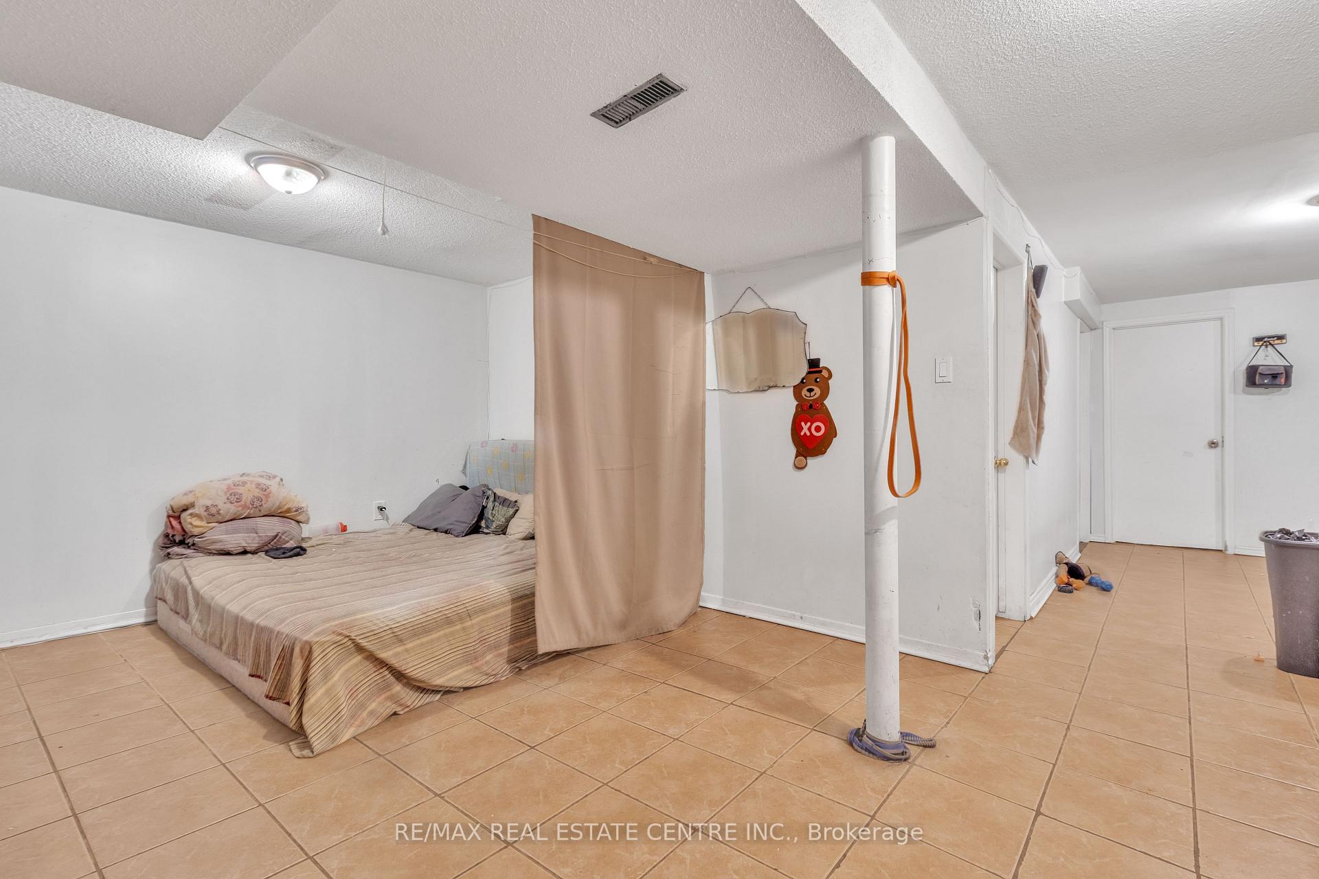 Photo 9 of 19 Langwith Court, Brampton, Brampton South — HOMEH