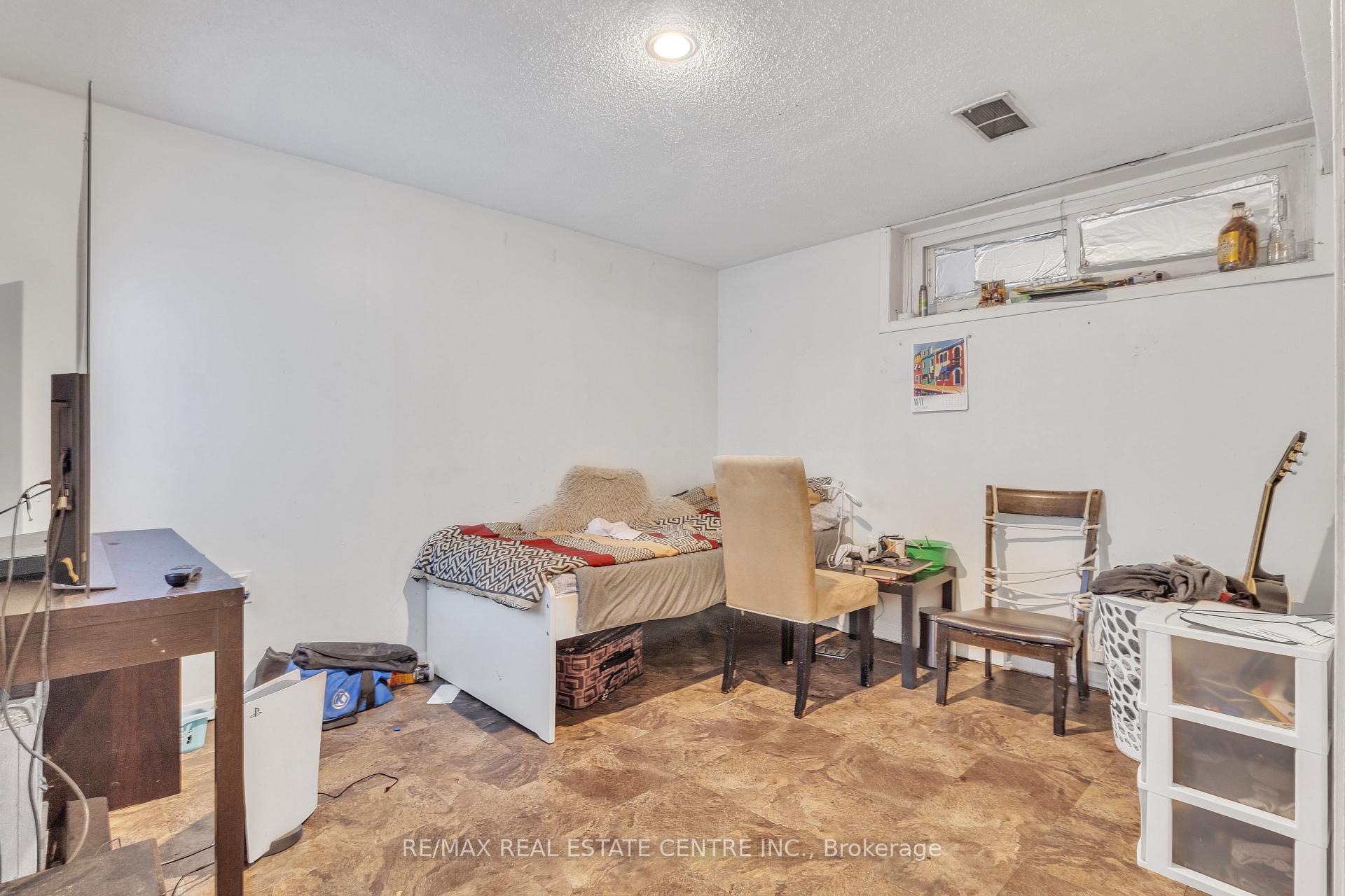 Photo 10 of 19 Langwith Court, Brampton, Brampton South — HOMEH
