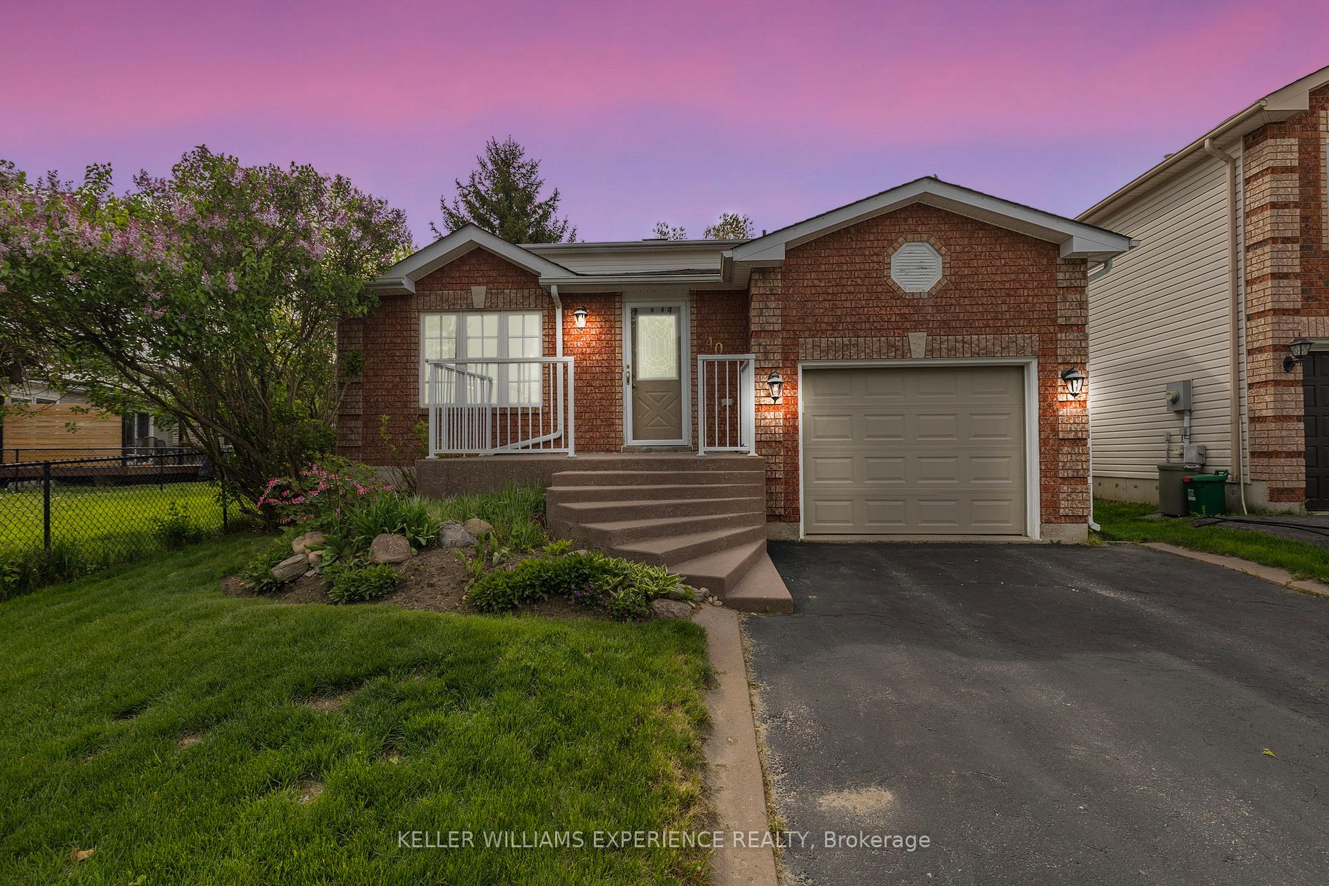 Photo 2 of 40 Selkirk Crescent, Barrie, Holly — HOMEH