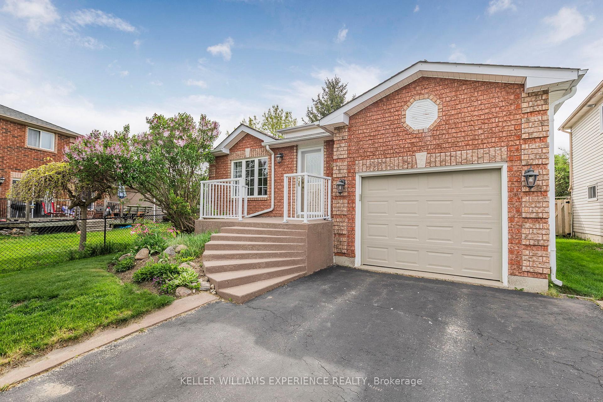 Photo 4 of 40 Selkirk Crescent, Barrie, Holly — HOMEH