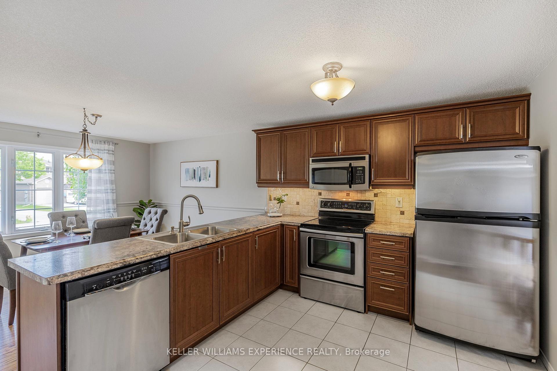 Photo 13 of 40 Selkirk Crescent, Barrie, Holly — HOMEH