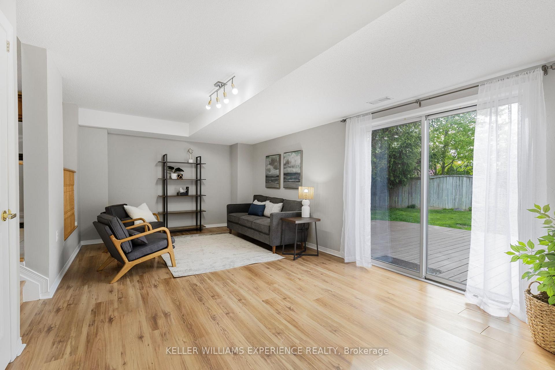 Photo 16 of 40 Selkirk Crescent, Barrie, Holly — HOMEH