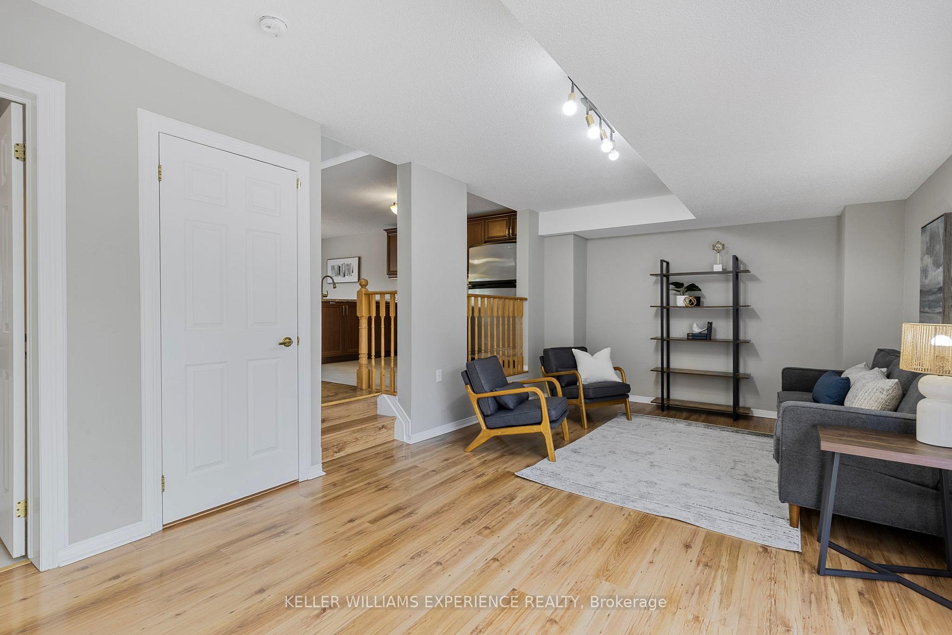 Photo 17 of 40 Selkirk Crescent, Barrie, Holly — HOMEH