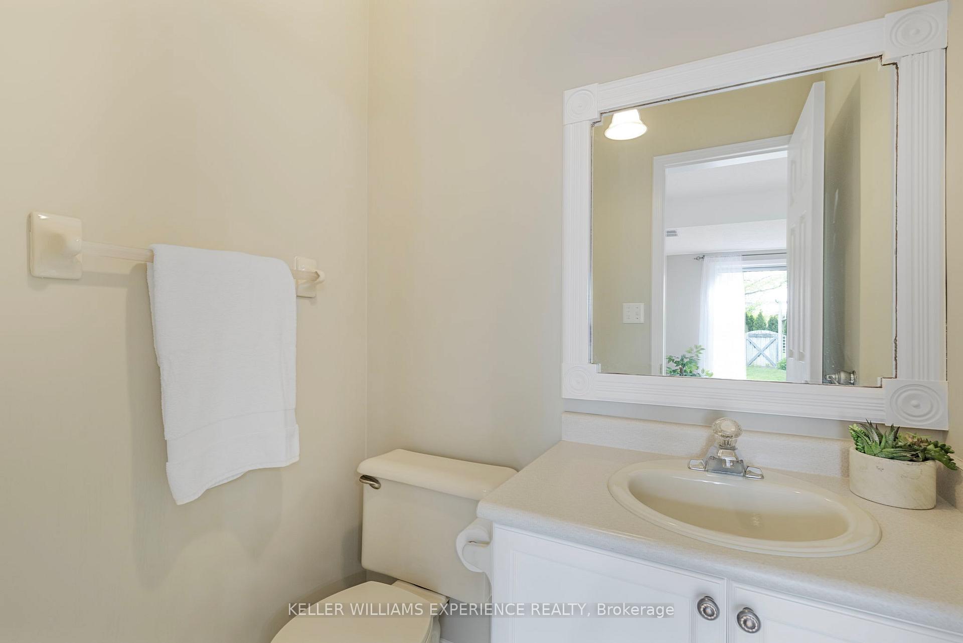 Photo 21 of 40 Selkirk Crescent, Barrie, Holly — HOMEH