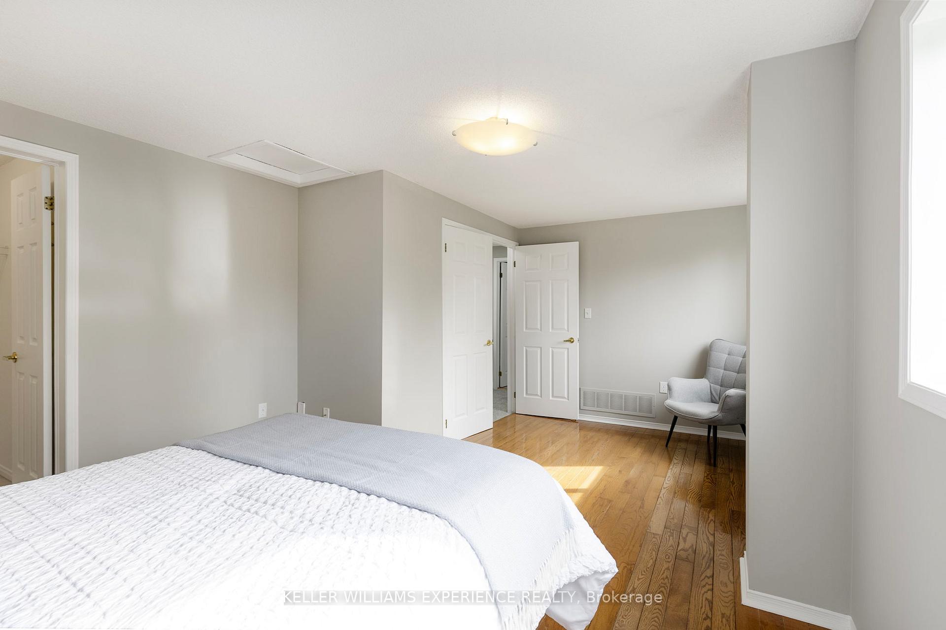 Photo 25 of 40 Selkirk Crescent, Barrie, Holly — HOMEH