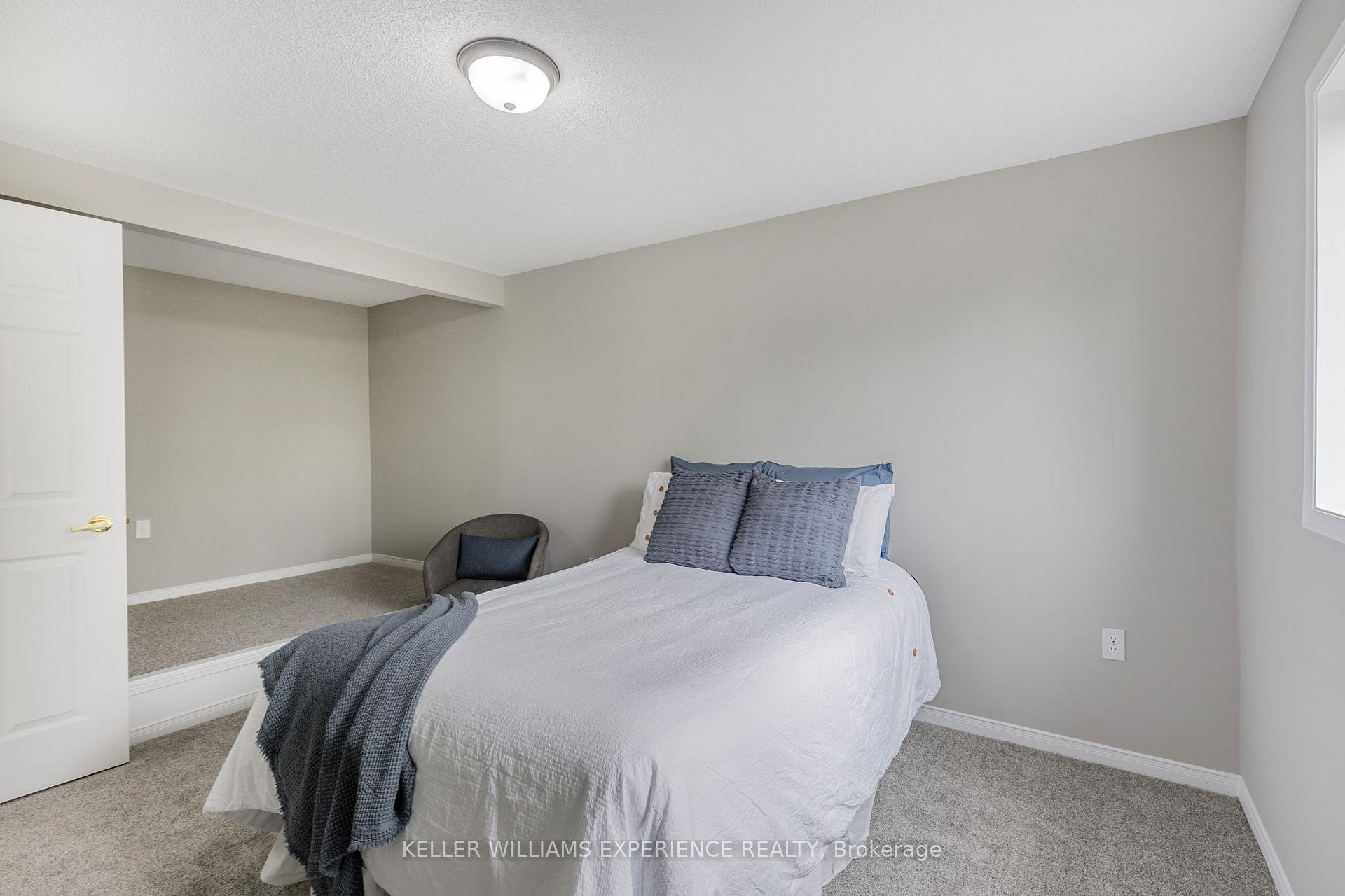 Photo 28 of 40 Selkirk Crescent, Barrie, Holly — HOMEH
