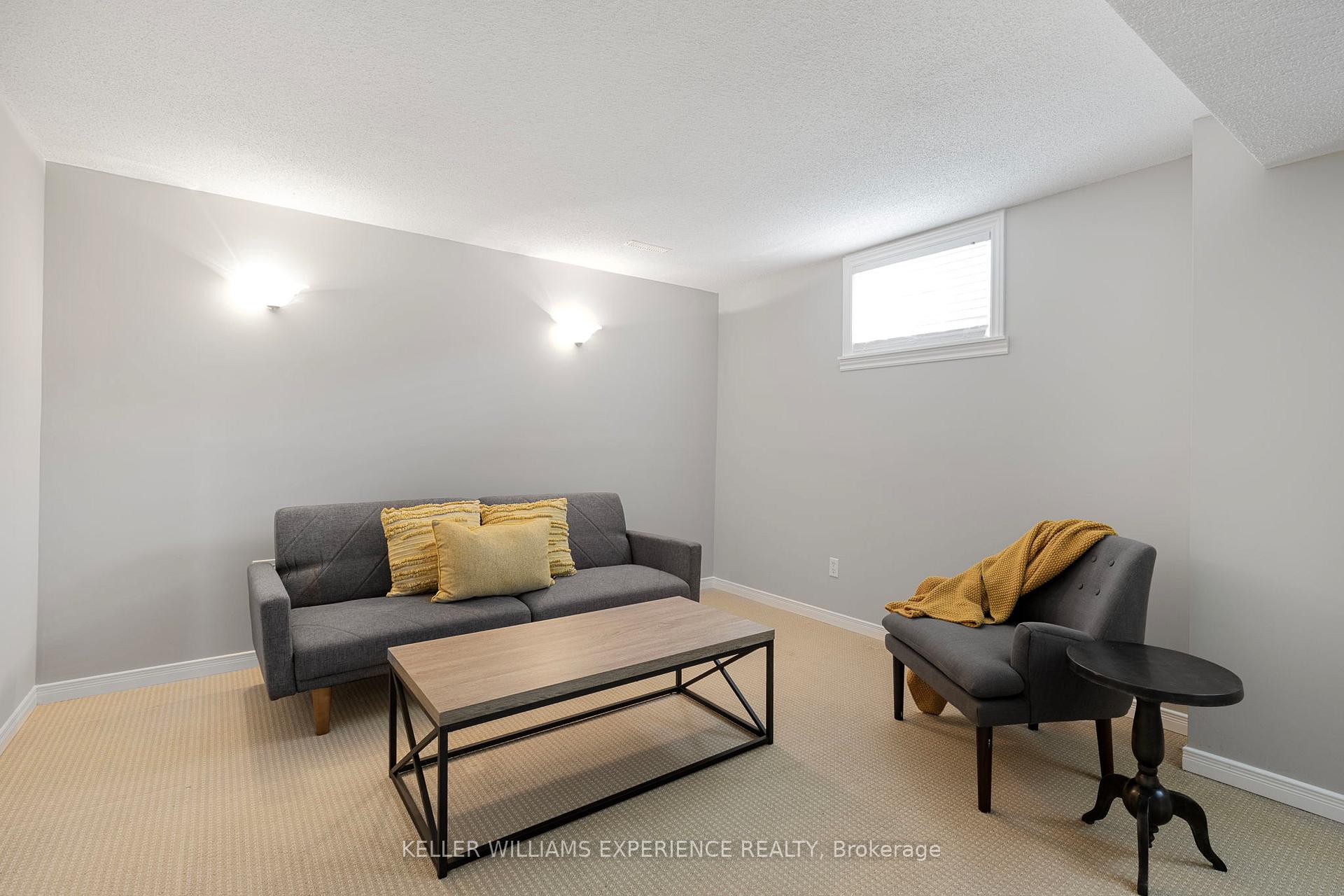 Photo 30 of 40 Selkirk Crescent, Barrie, Holly — HOMEH