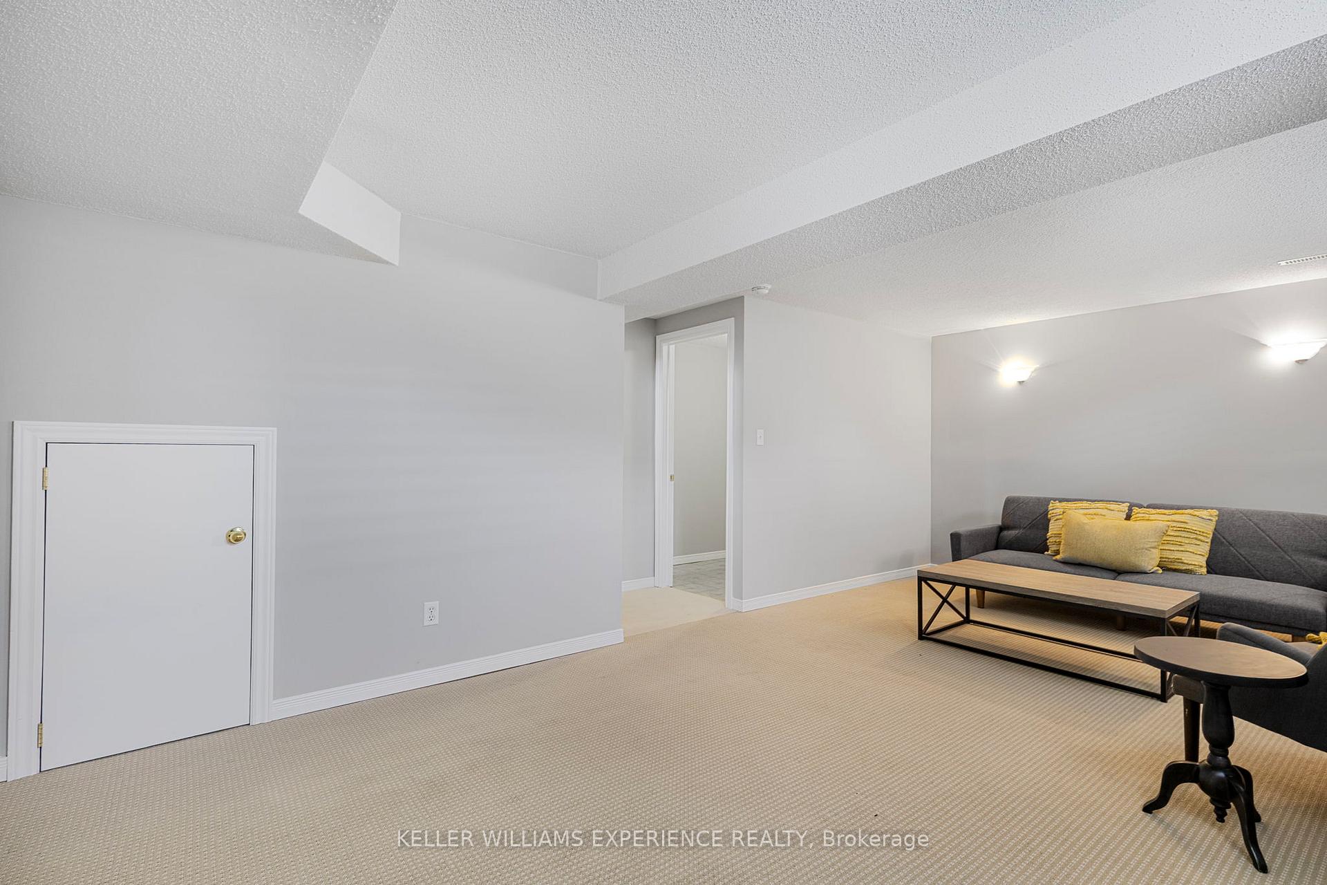 Photo 32 of 40 Selkirk Crescent, Barrie, Holly — HOMEH
