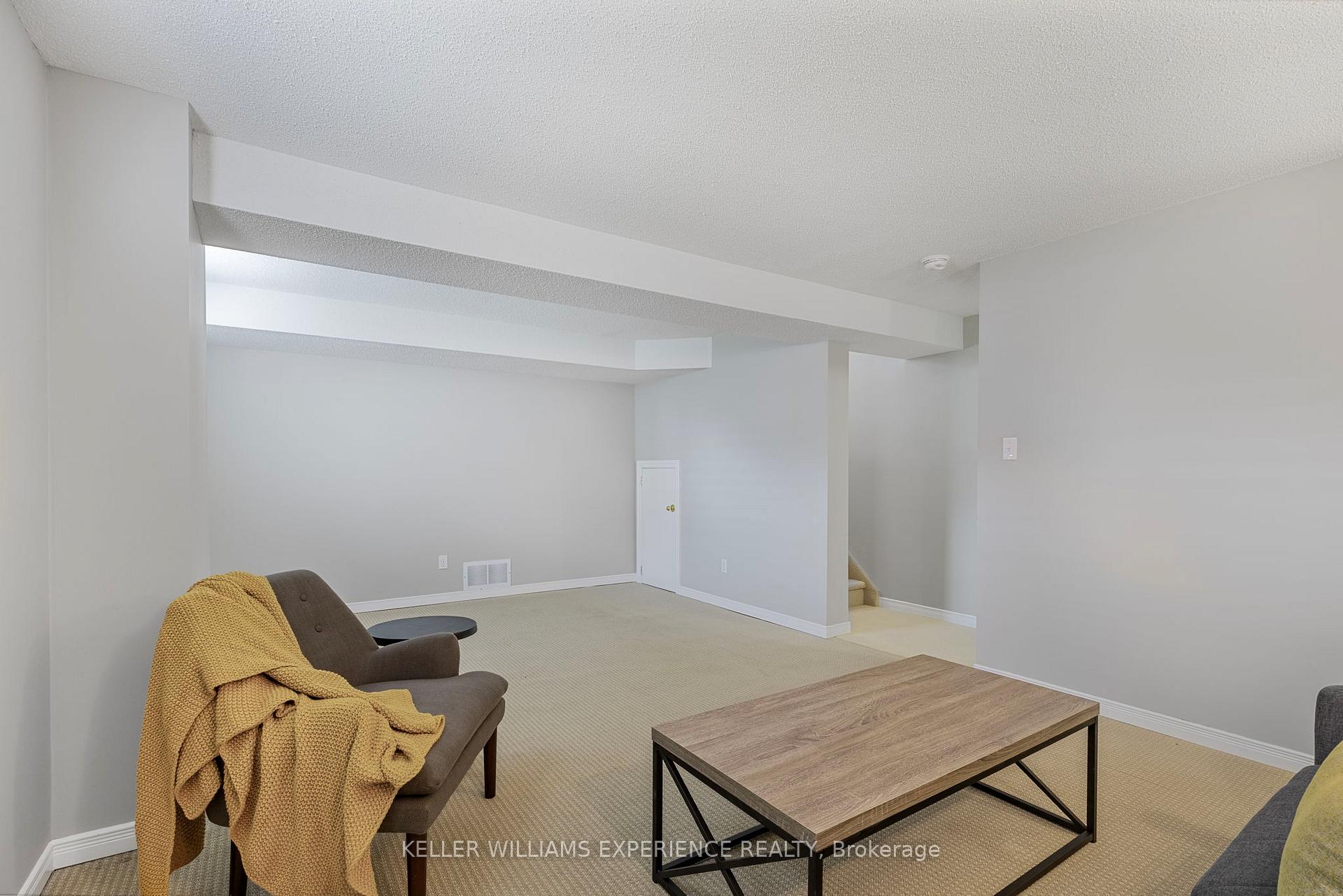 Photo 33 of 40 Selkirk Crescent, Barrie, Holly — HOMEH