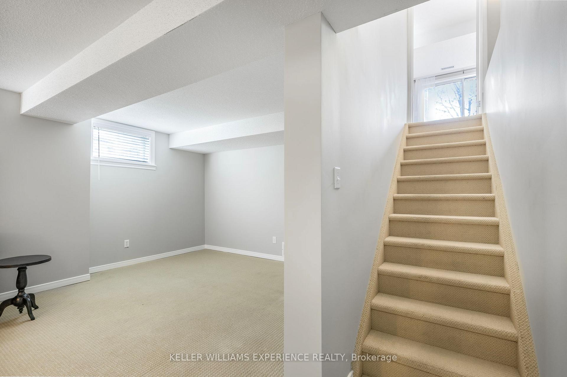 Photo 34 of 40 Selkirk Crescent, Barrie, Holly — HOMEH