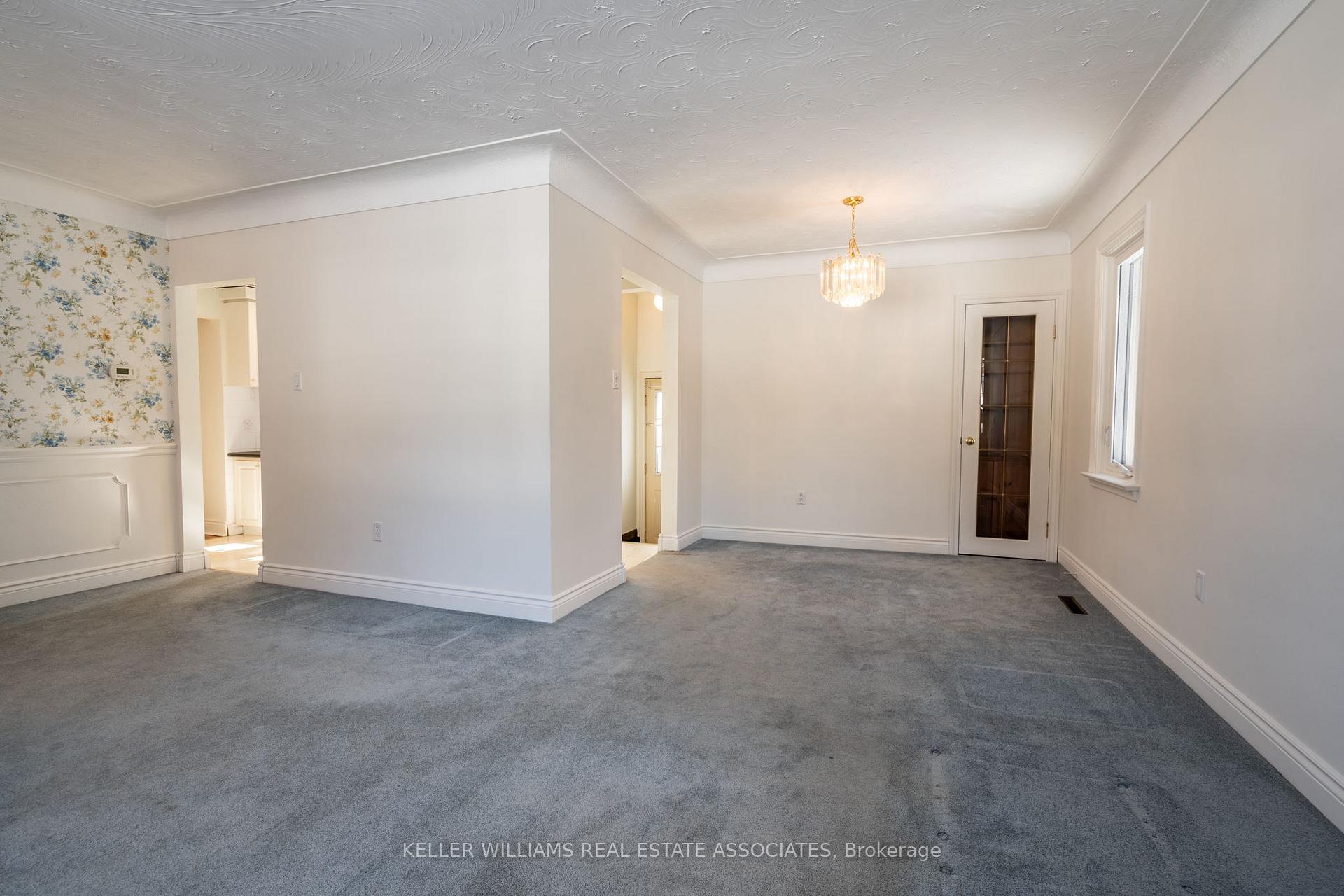 Photo 9 of 4354 Spruce Avenue, Burlington, Shoreacres — HOMEH