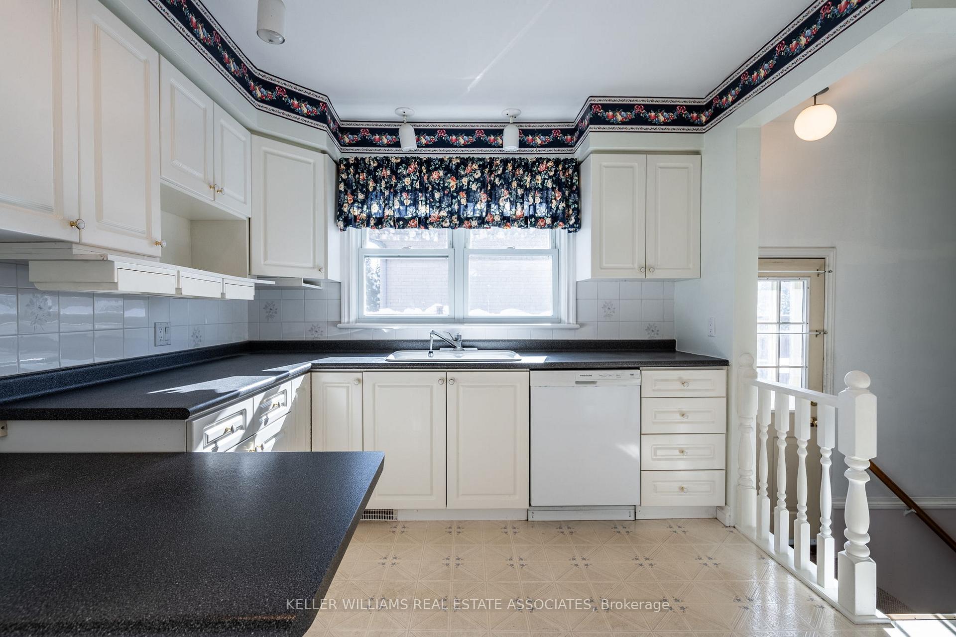 Photo 13 of 4354 Spruce Avenue, Burlington, Shoreacres — HOMEH