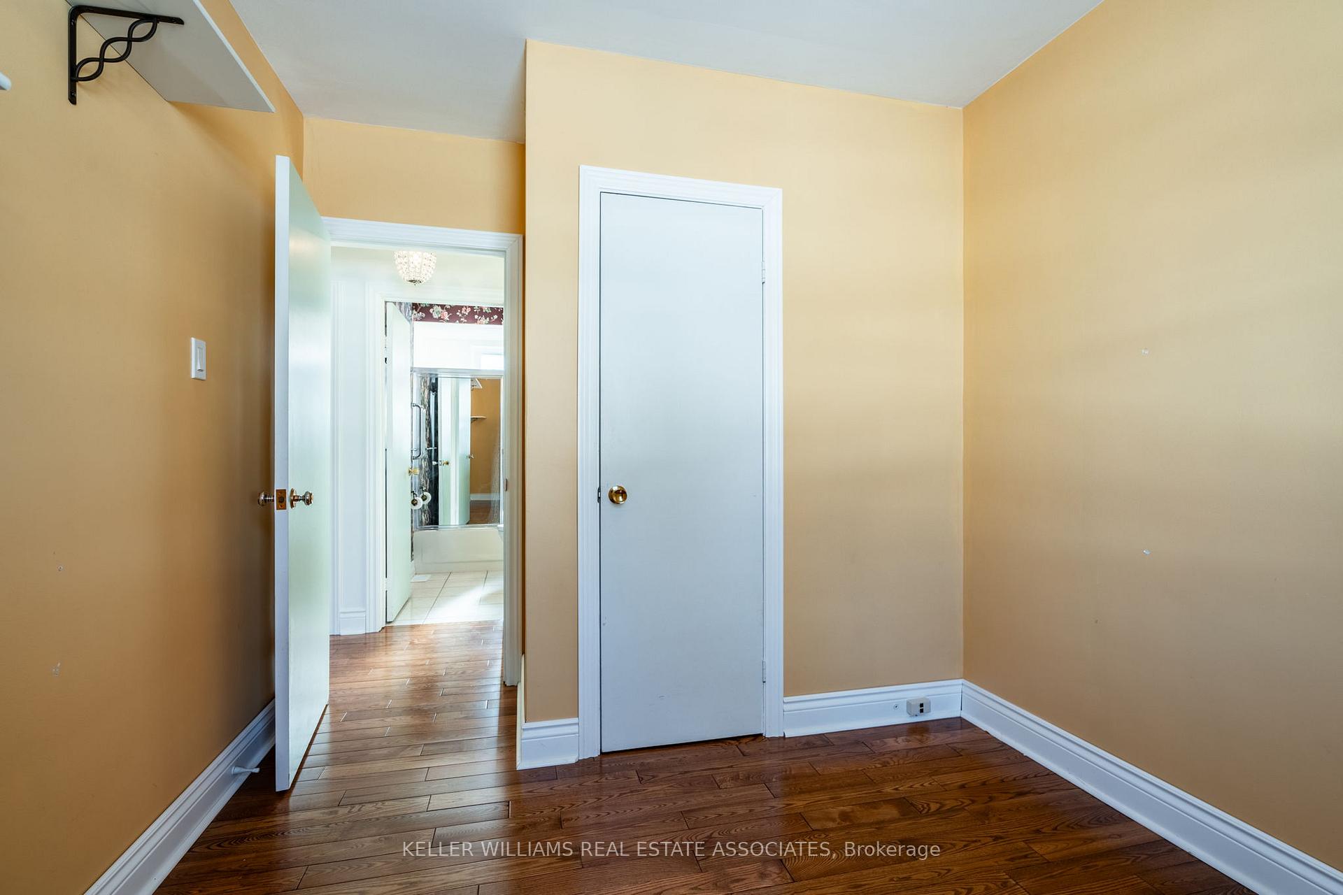 Photo 14 of 4354 Spruce Avenue, Burlington, Shoreacres — HOMEH