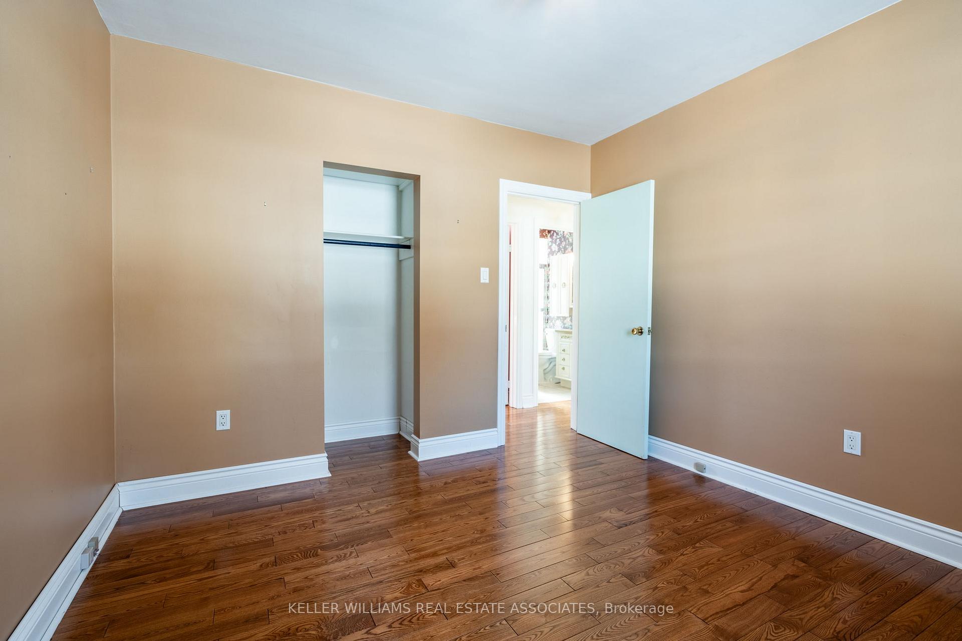 Photo 16 of 4354 Spruce Avenue, Burlington, Shoreacres — HOMEH