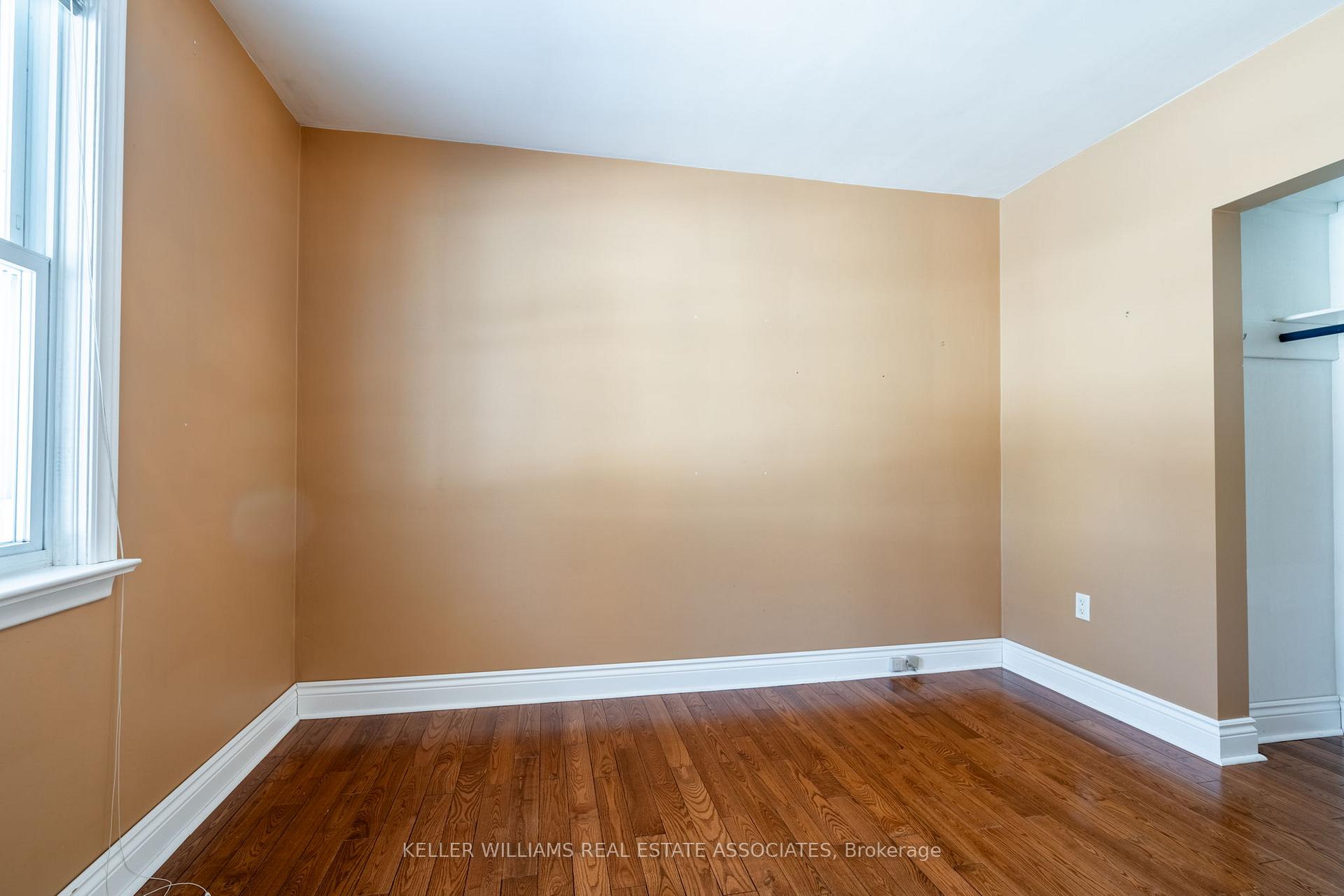 Photo 17 of 4354 Spruce Avenue, Burlington, Shoreacres — HOMEH