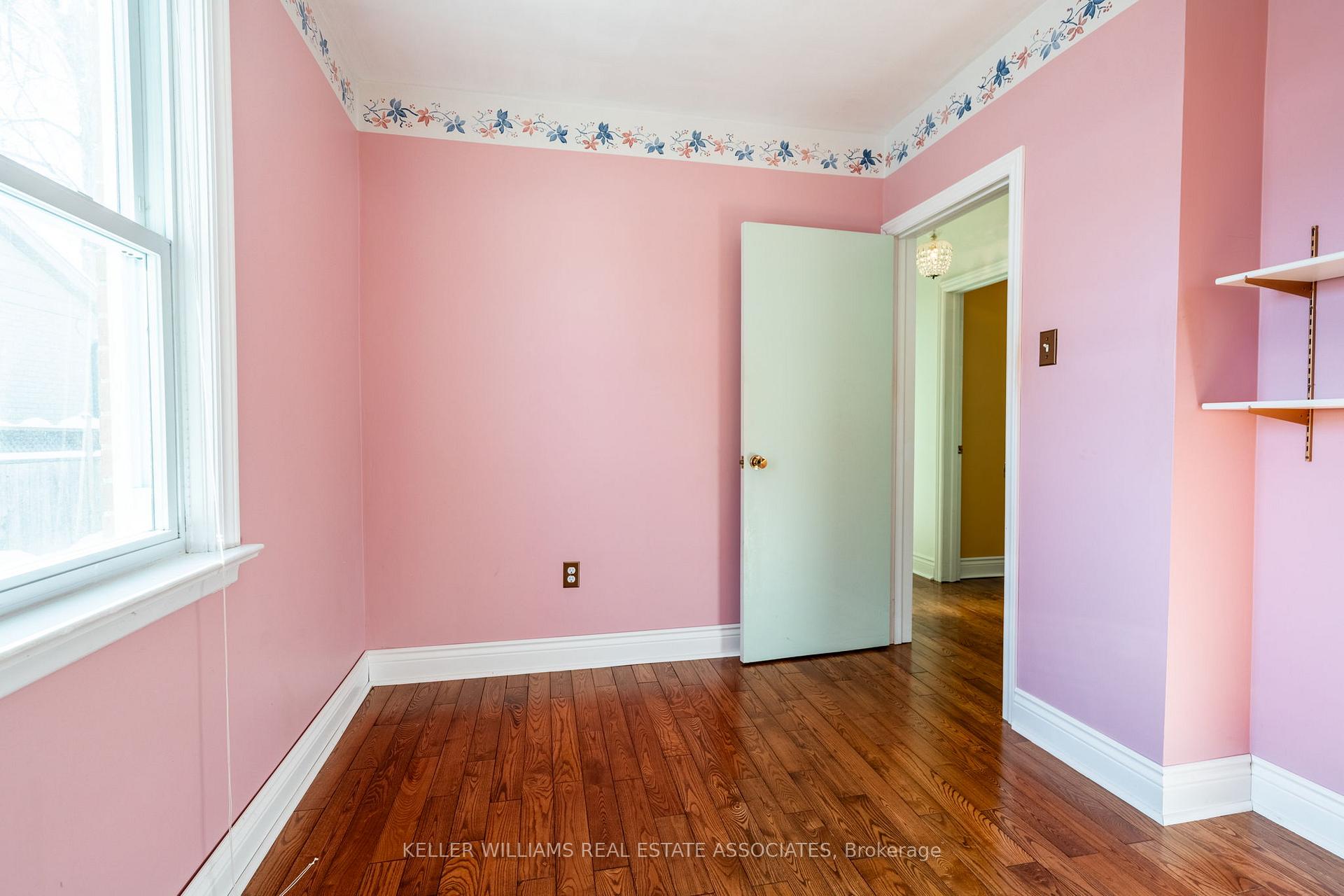 Photo 18 of 4354 Spruce Avenue, Burlington, Shoreacres — HOMEH