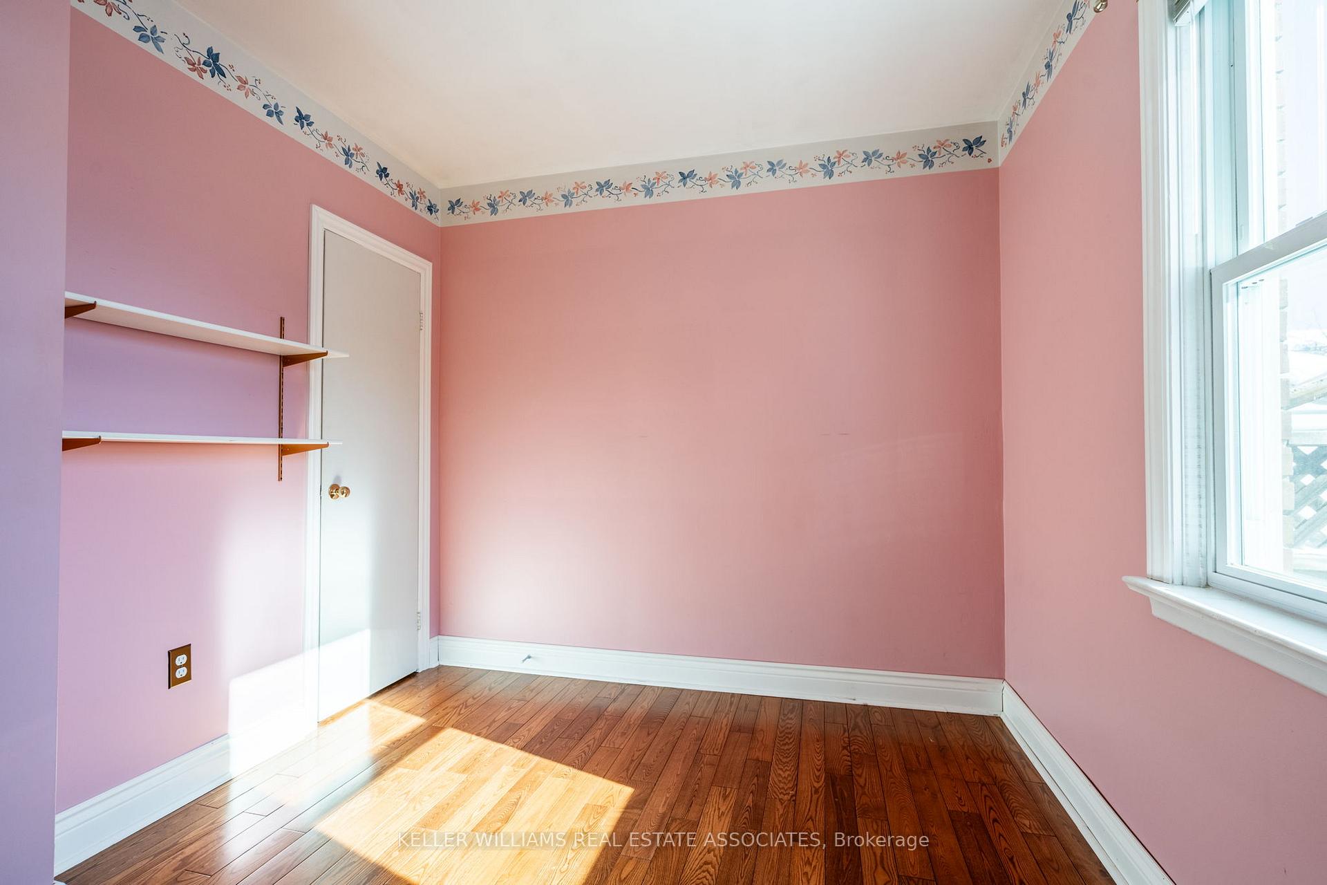 Photo 19 of 4354 Spruce Avenue, Burlington, Shoreacres — HOMEH