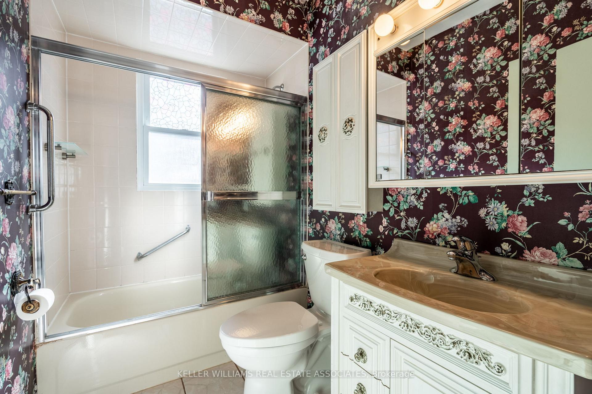 Photo 20 of 4354 Spruce Avenue, Burlington, Shoreacres — HOMEH