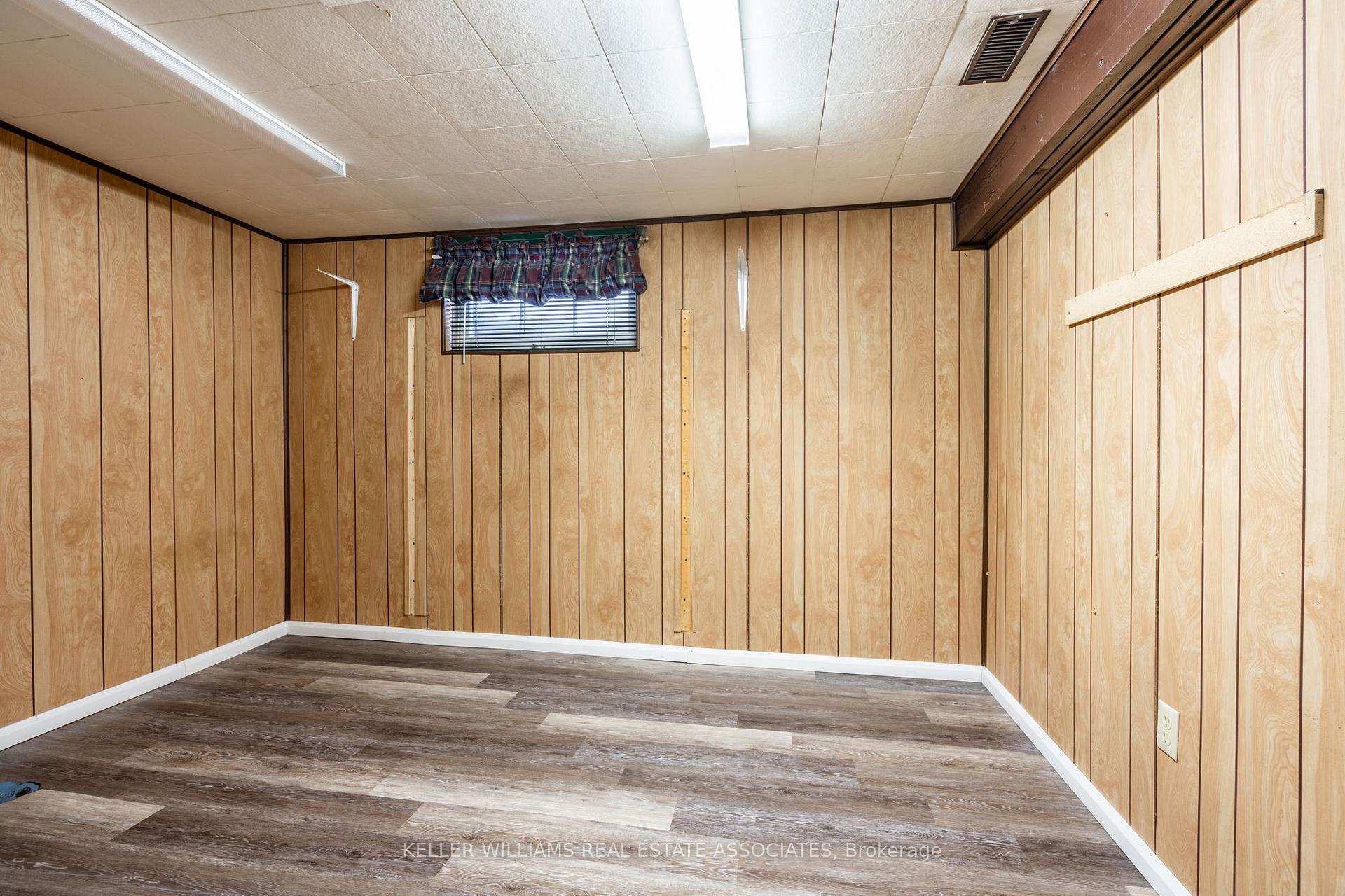 Photo 26 of 4354 Spruce Avenue, Burlington, Shoreacres — HOMEH