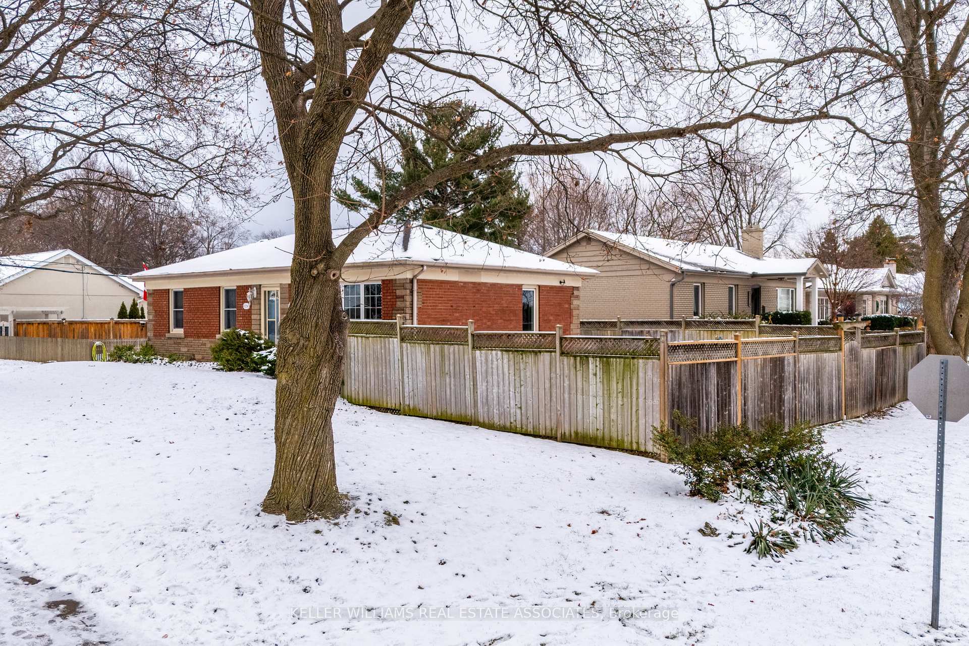 Photo 33 of 4354 Spruce Avenue, Burlington, Shoreacres — HOMEH
