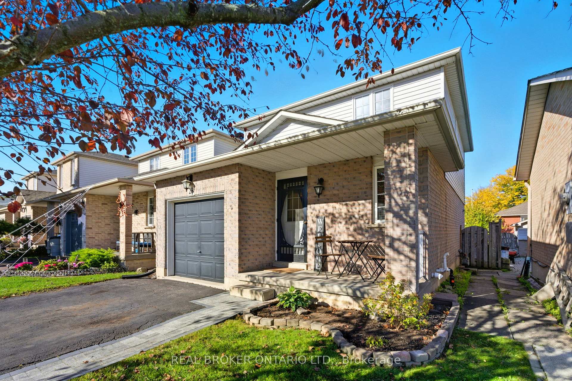 Photo 2 of 28 Brookheath Lane, Hamilton, Rural Glanbrook — HOMEH