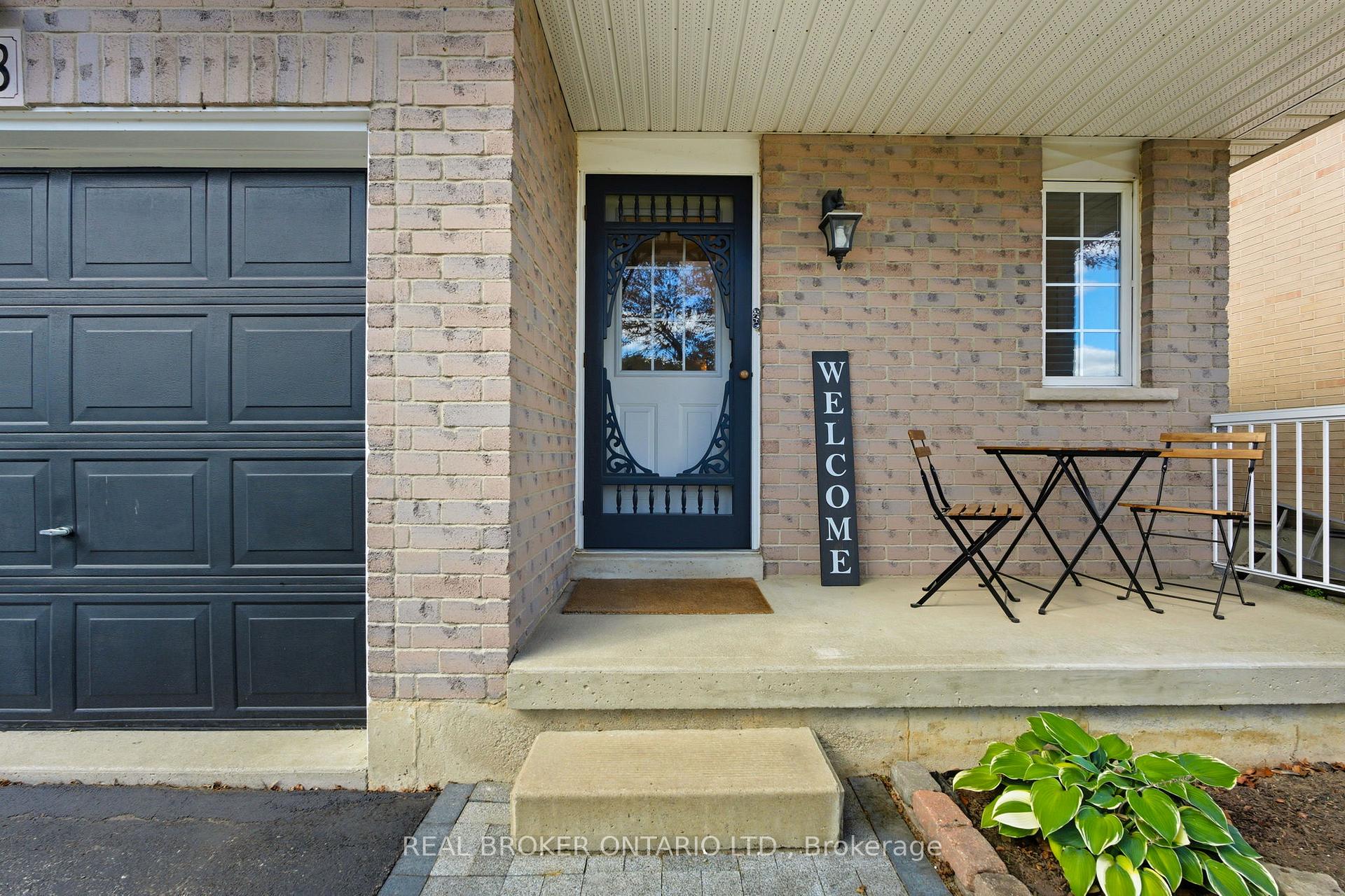 Photo 3 of 28 Brookheath Lane, Hamilton, Rural Glanbrook — HOMEH