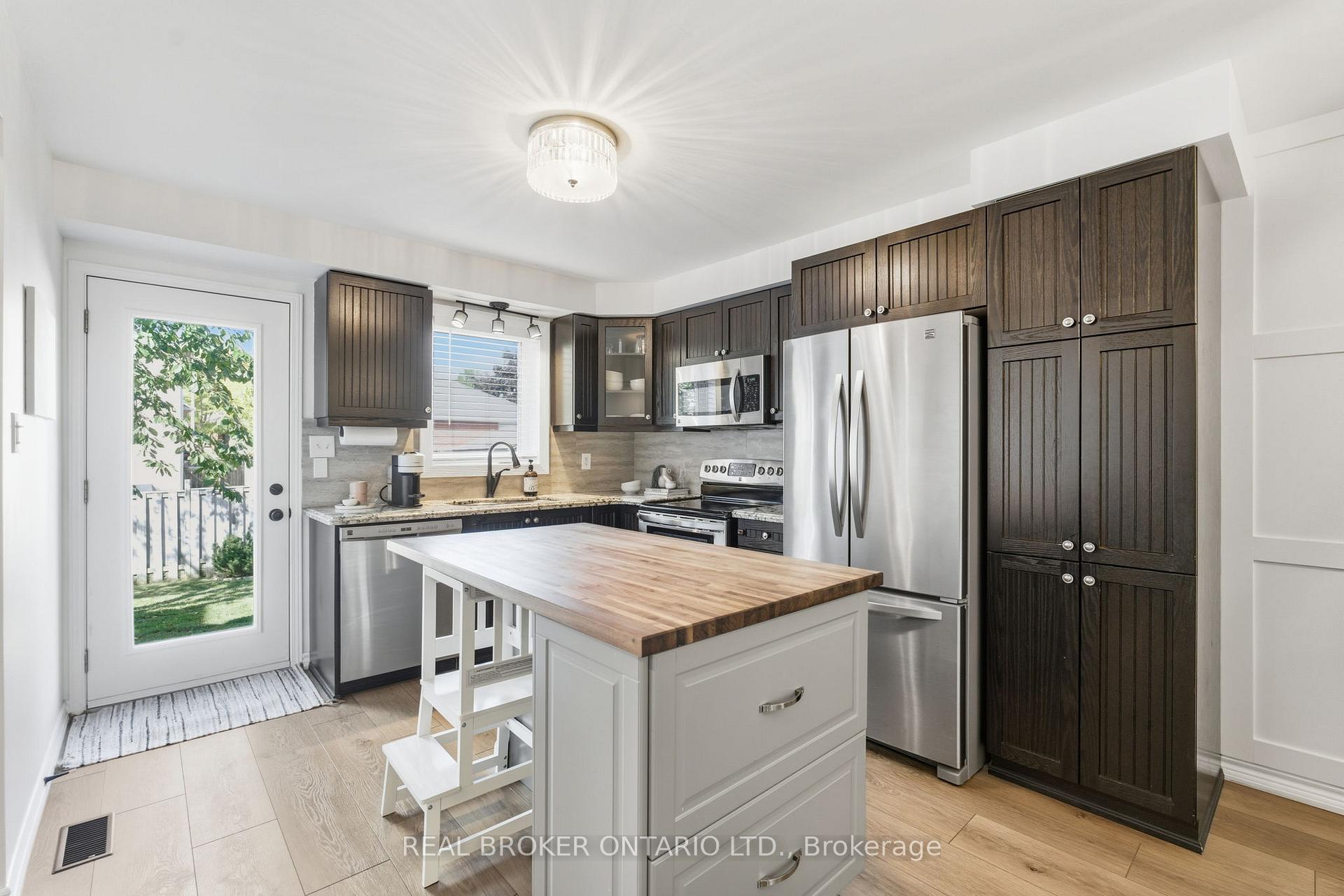 Photo 10 of 28 Brookheath Lane, Hamilton, Rural Glanbrook — HOMEH
