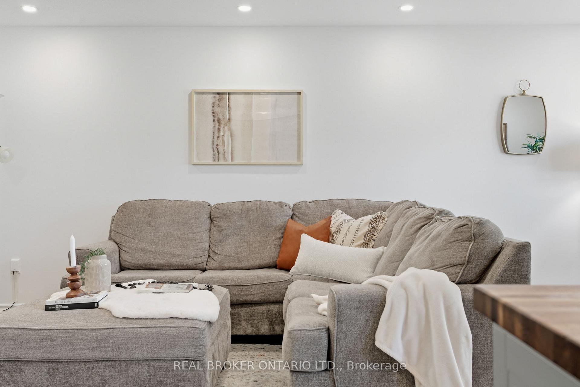 Photo 16 of 28 Brookheath Lane, Hamilton, Rural Glanbrook — HOMEH