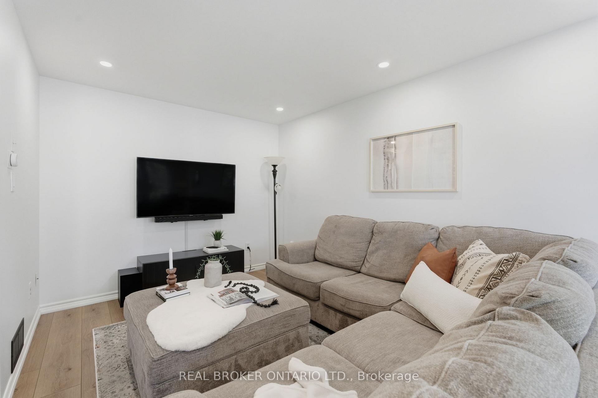 Photo 17 of 28 Brookheath Lane, Hamilton, Rural Glanbrook — HOMEH