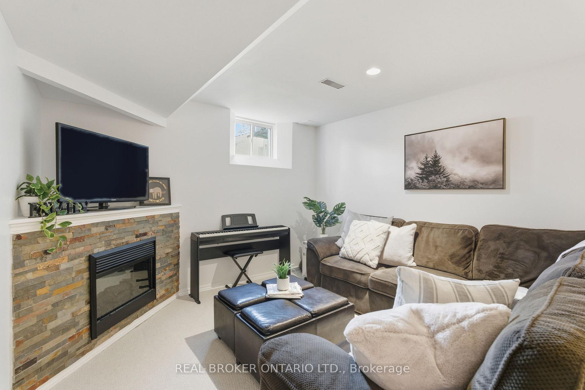 Photo 33 of 28 Brookheath Lane, Hamilton, Rural Glanbrook — HOMEH