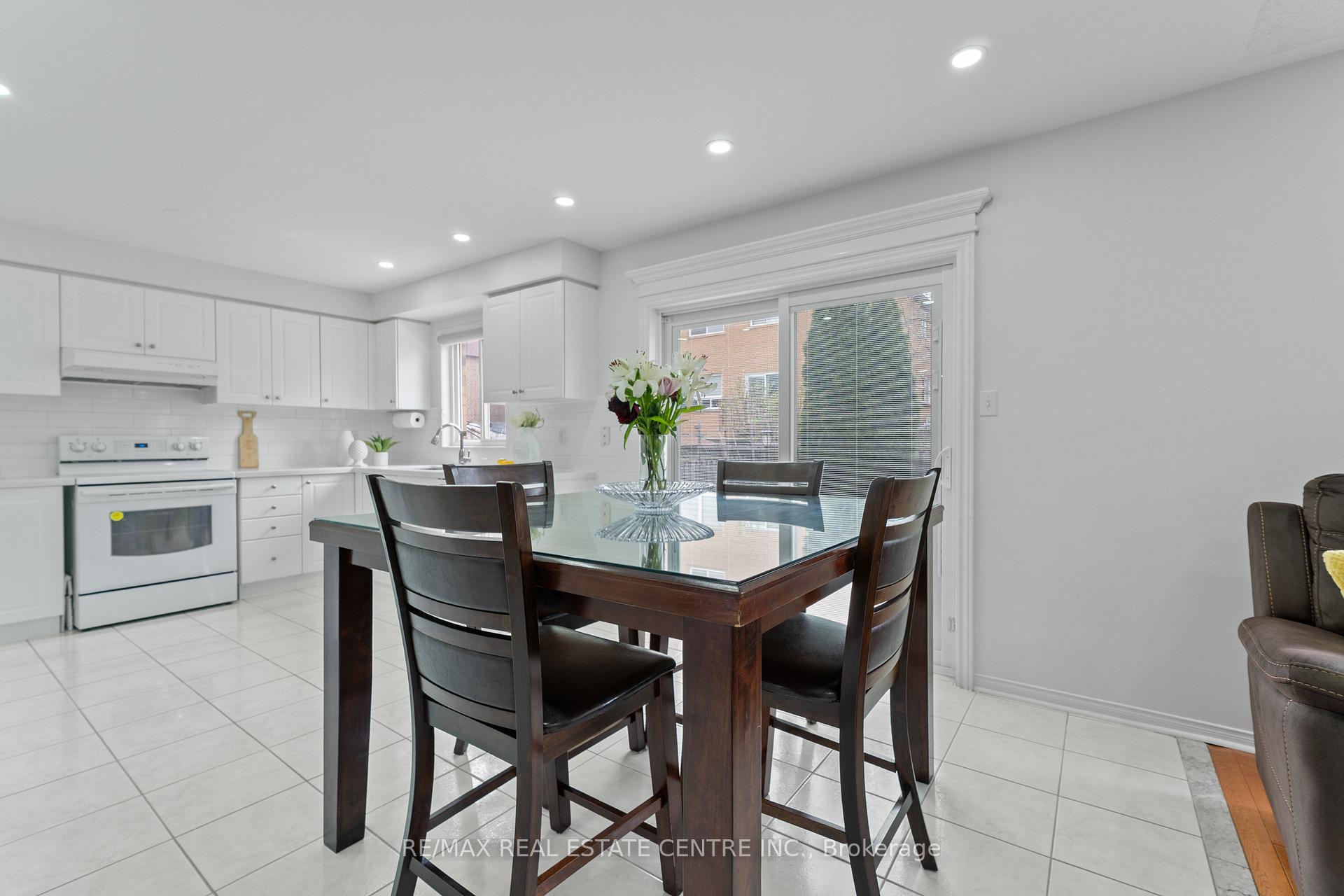 Photo 5 of 154 Sunny Meadow Boulevard, Brampton, Sandringham-Wellington — HOMEH