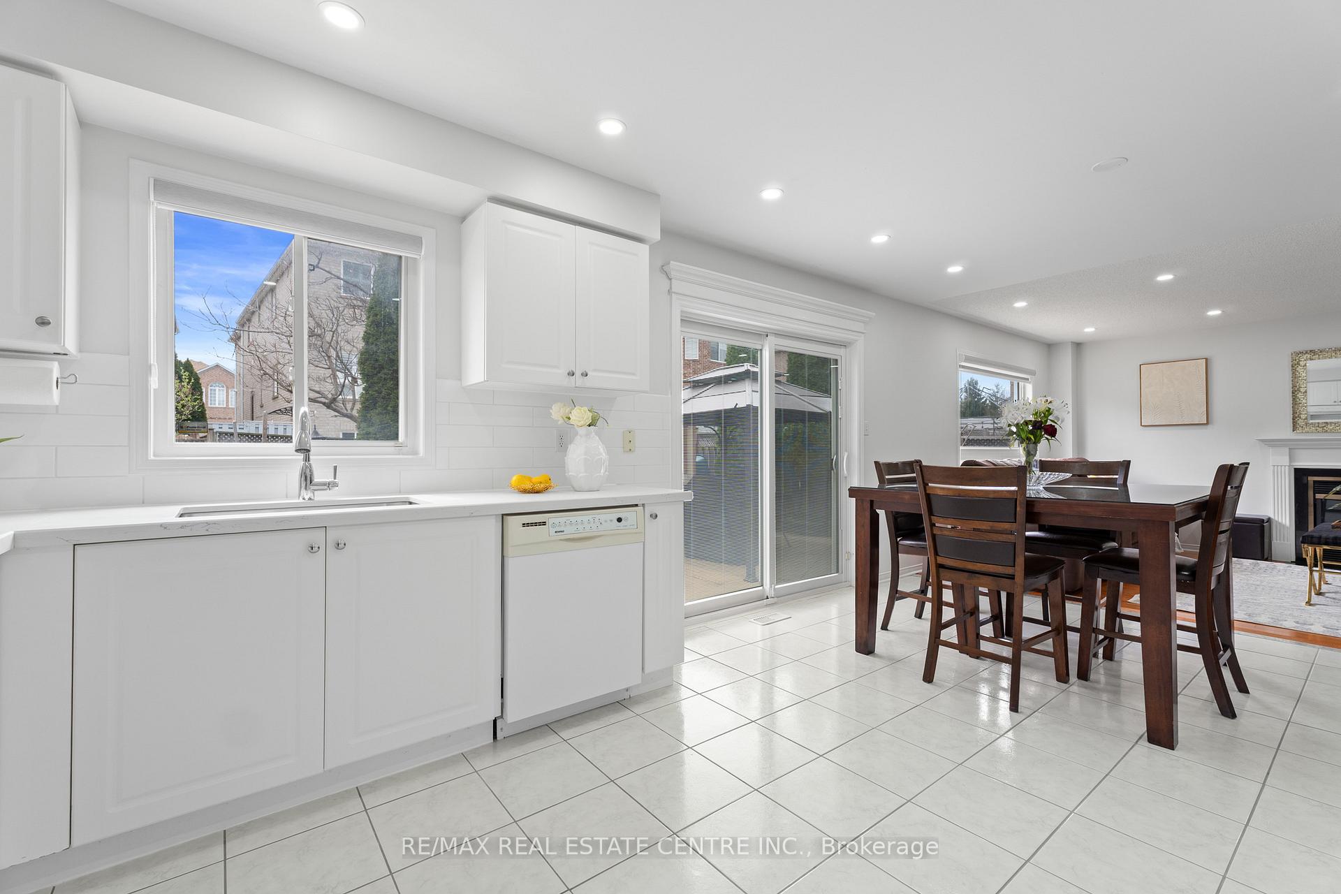 Photo 7 of 154 Sunny Meadow Boulevard, Brampton, Sandringham-Wellington — HOMEH