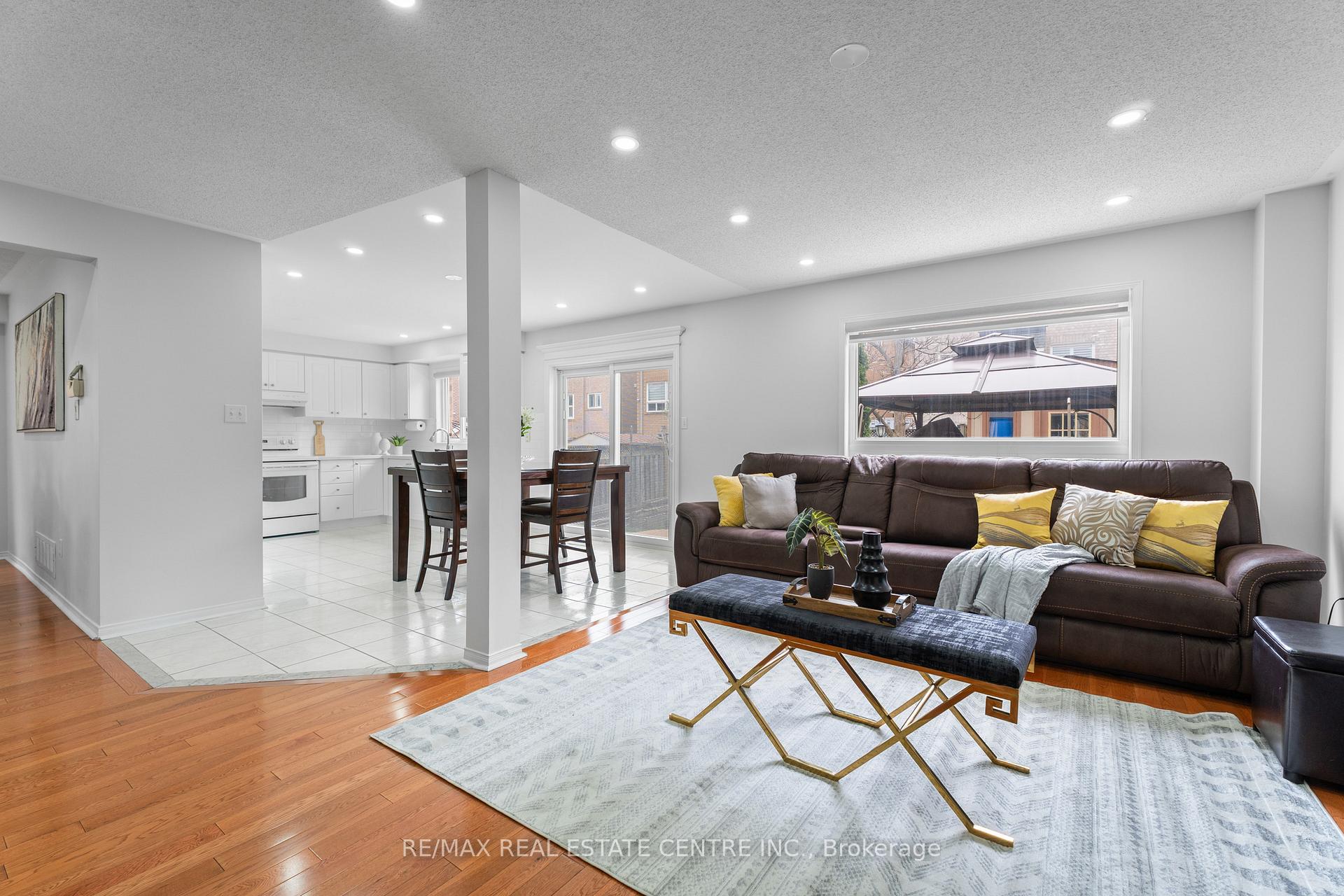 Photo 4 of 154 Sunny Meadow Boulevard, Brampton, Sandringham-Wellington — HOMEH