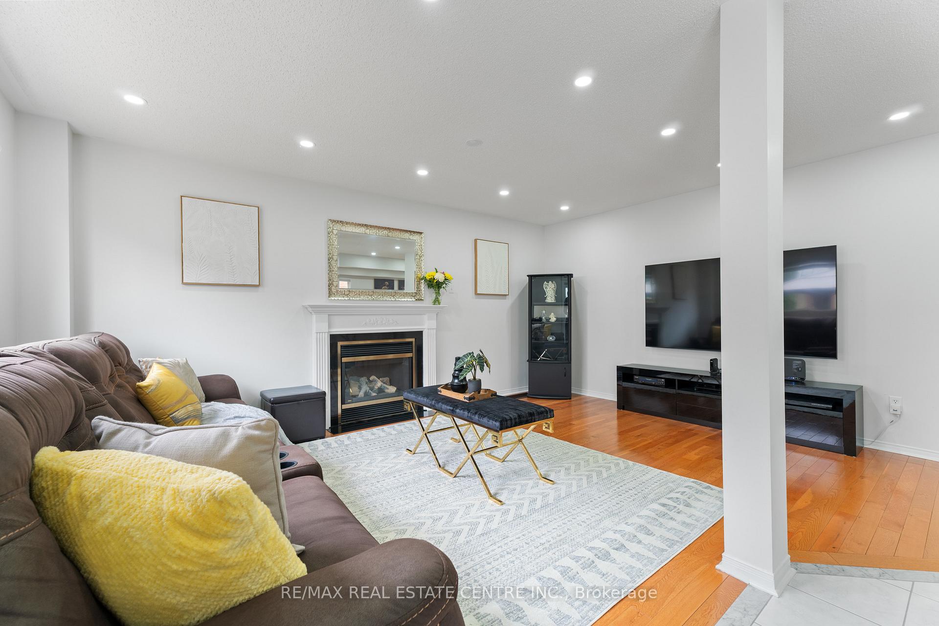 Photo 9 of 154 Sunny Meadow Boulevard, Brampton, Sandringham-Wellington — HOMEH