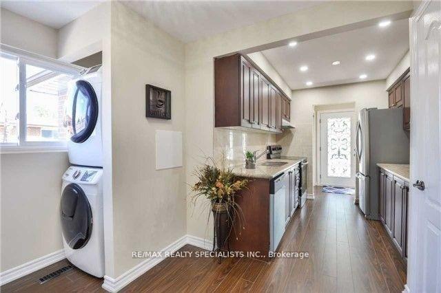 Photo 5 of Unit Upper, 13 Montjoy Crescent, Brampton, Central Park — HOMEH
