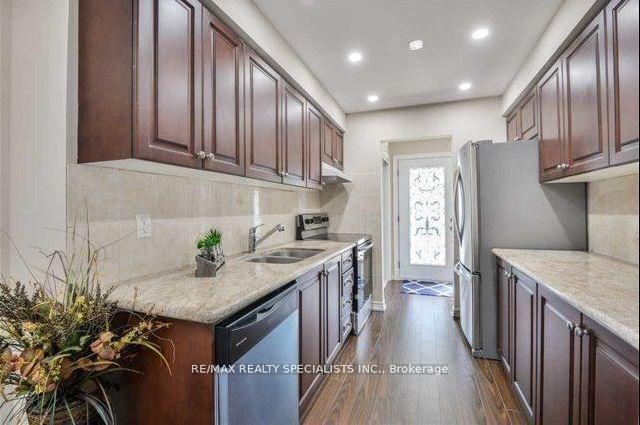Photo 6 of Unit Upper, 13 Montjoy Crescent, Brampton, Central Park — HOMEH