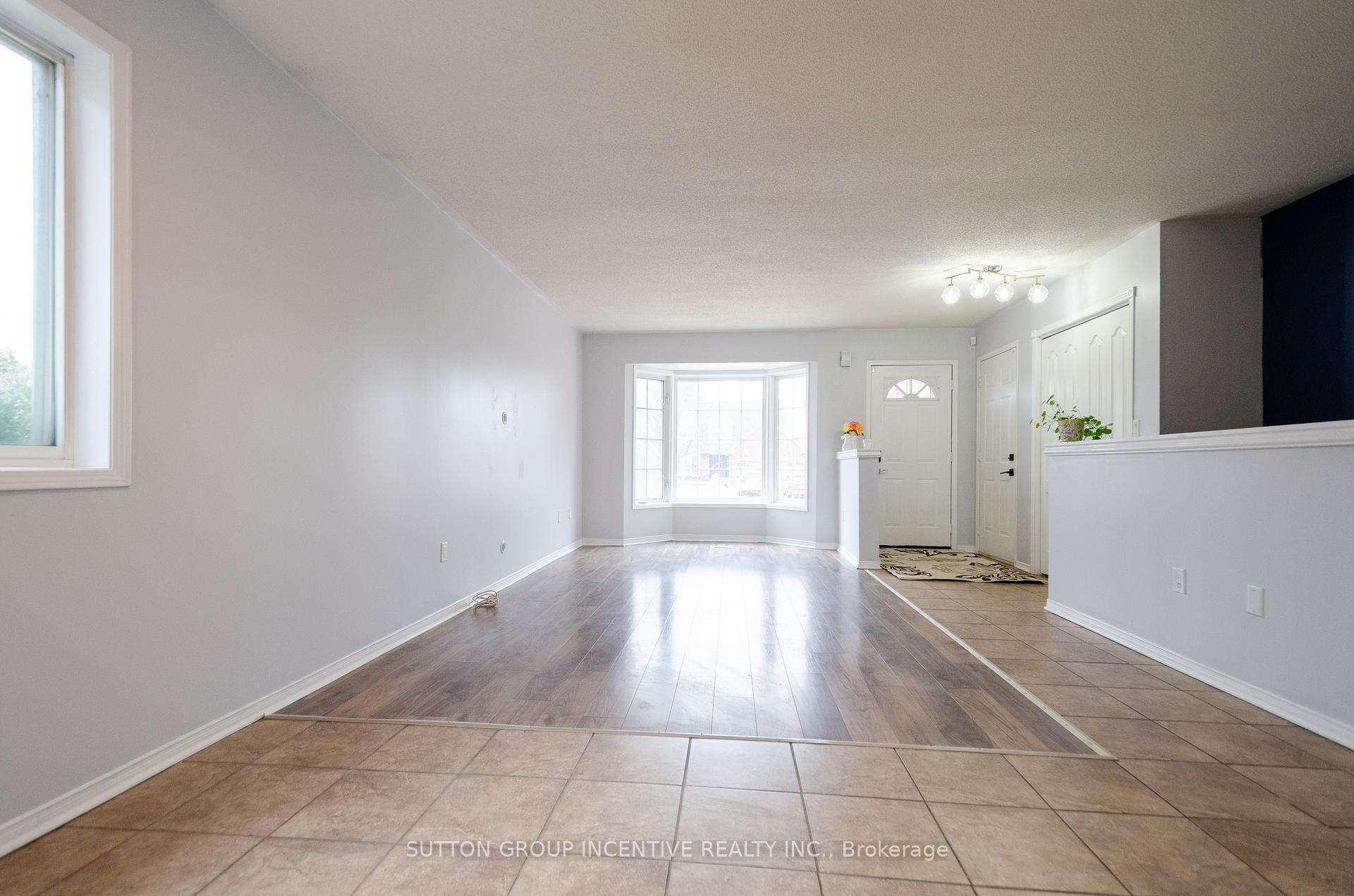 Photo 2 of 26 Ingram Court, Barrie, Painswick North — HOMEH