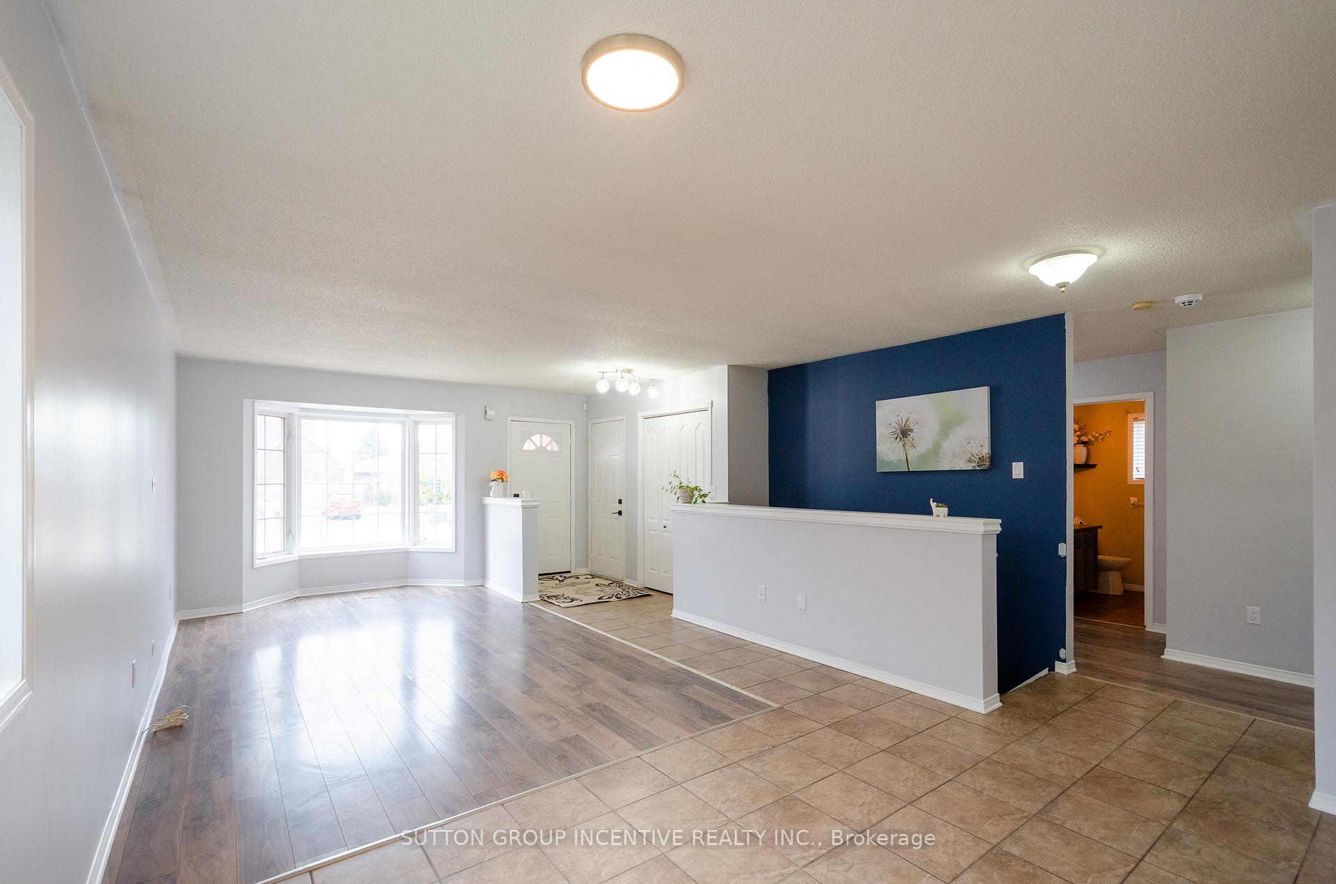 Photo 3 of 26 Ingram Court, Barrie, Painswick North — HOMEH