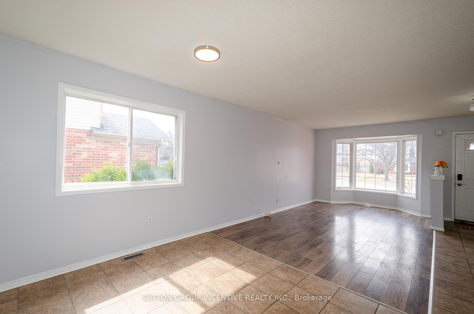 Photo 5 of 26 Ingram Court, Barrie, Painswick North — HOMEH