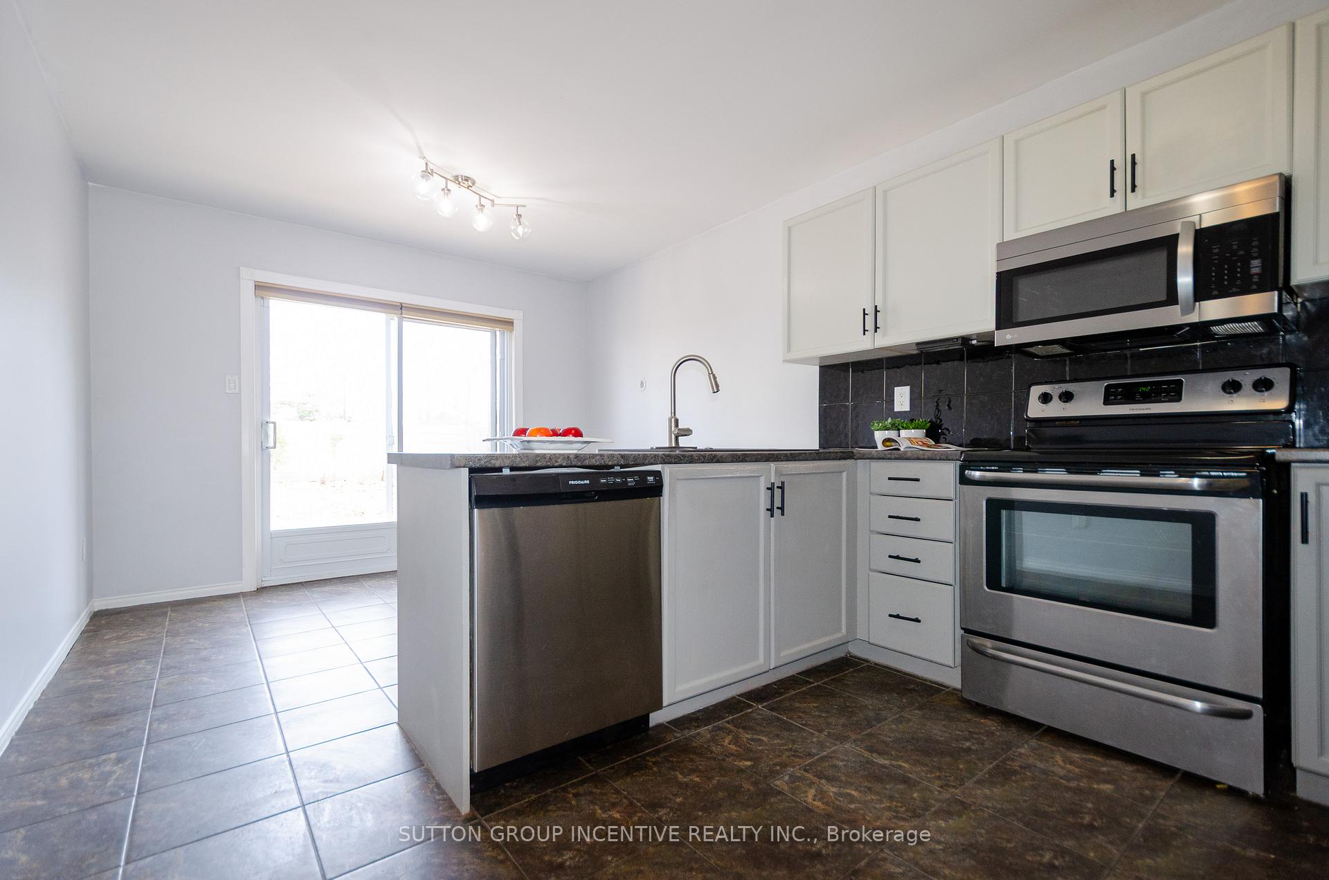 Photo 6 of 26 Ingram Court, Barrie, Painswick North — HOMEH