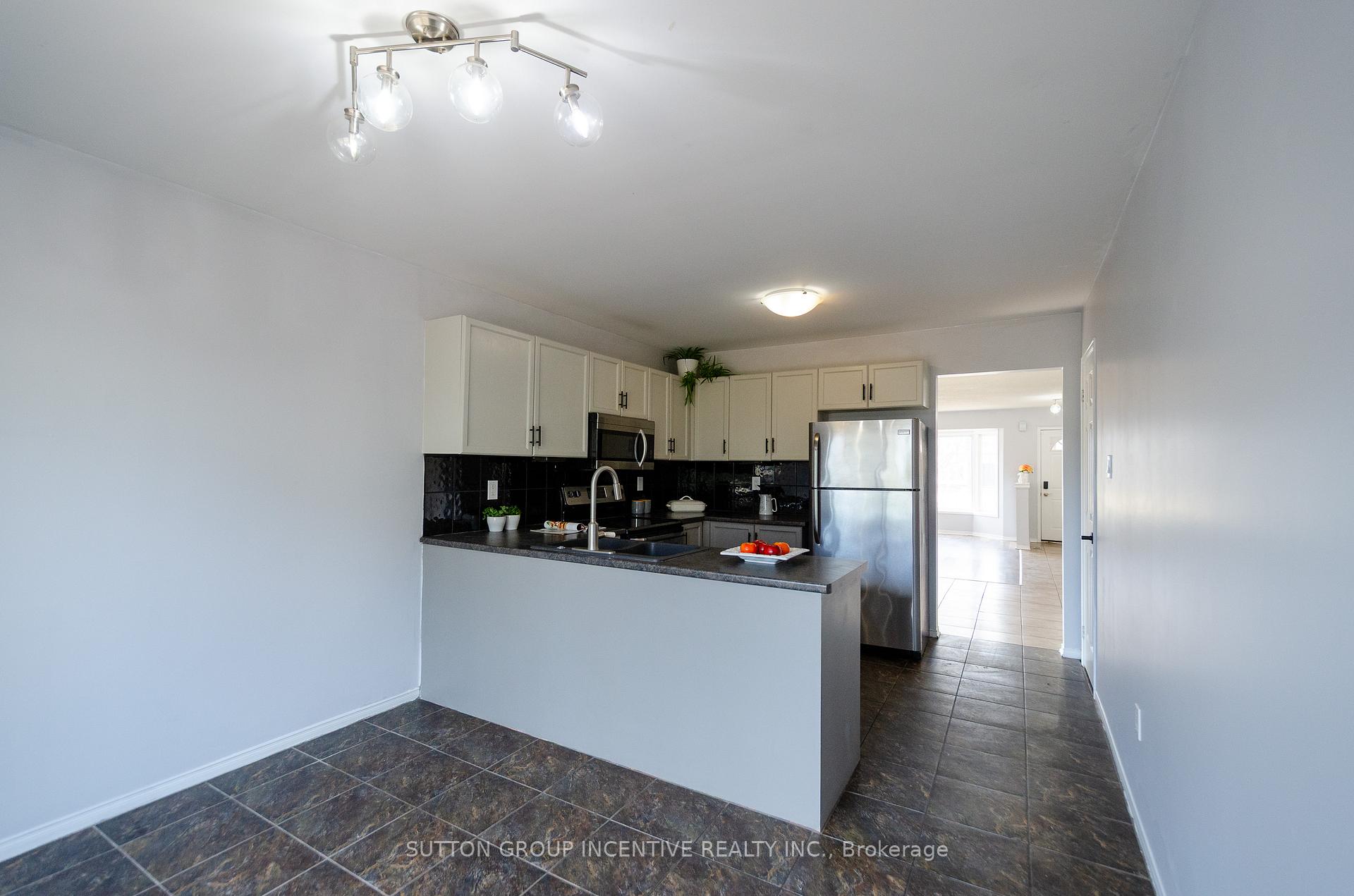 Photo 7 of 26 Ingram Court, Barrie, Painswick North — HOMEH