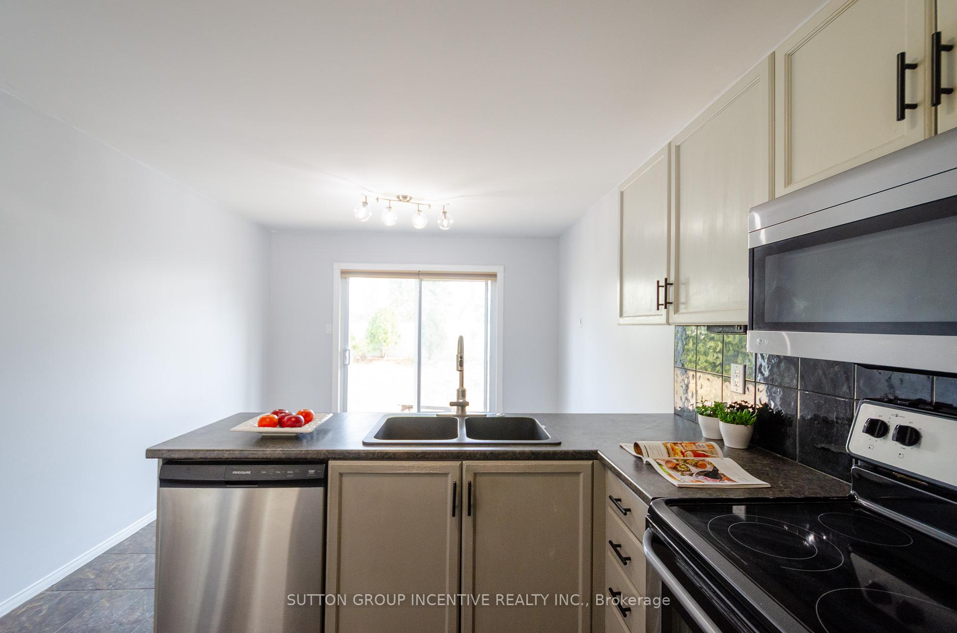 Photo 9 of 26 Ingram Court, Barrie, Painswick North — HOMEH