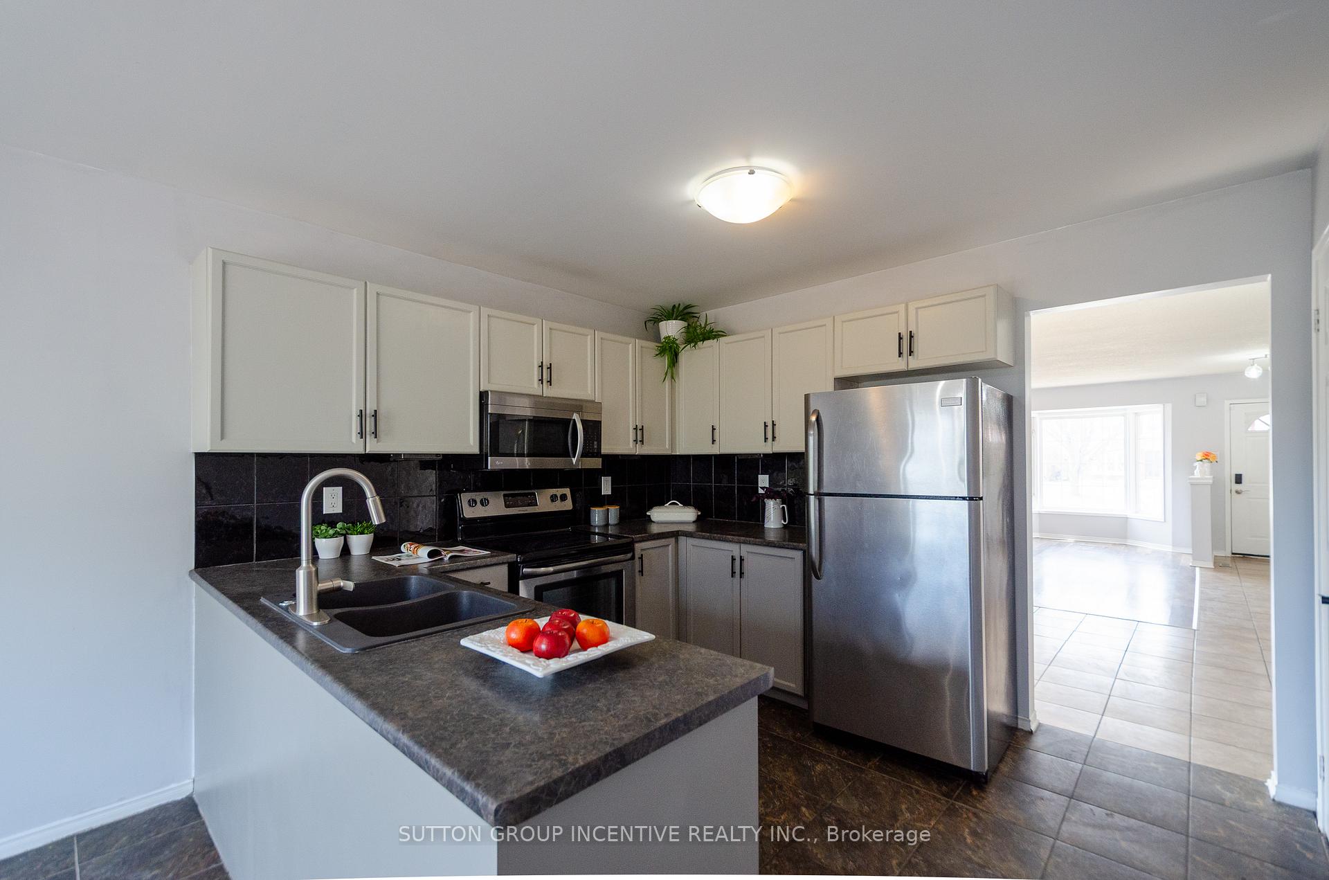 Photo 10 of 26 Ingram Court, Barrie, Painswick North — HOMEH
