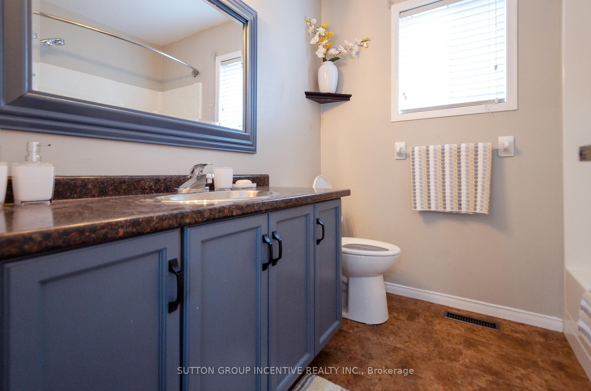 Photo 17 of 26 Ingram Court, Barrie, Painswick North — HOMEH
