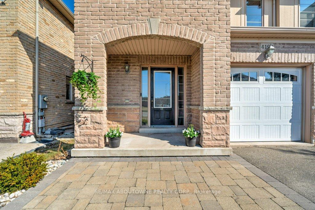 Photo 2 of 4192 Thomas Alton Boulevard, Burlington, Alton — HOMEH