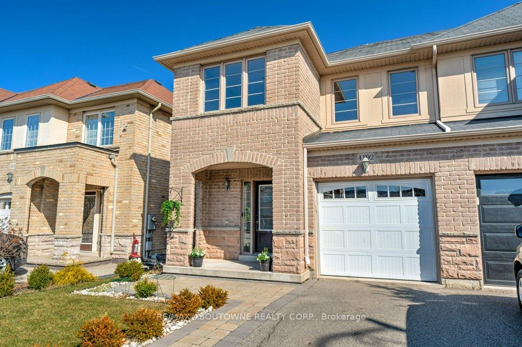 Photo 3 of 4192 Thomas Alton Boulevard, Burlington, Alton — HOMEH